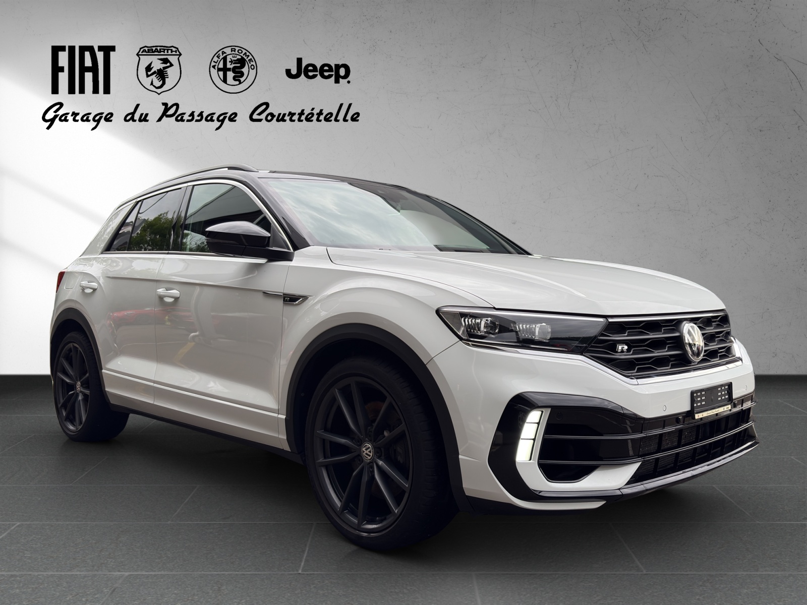 VW T-Roc 2.0 TSI R DSG 4Motion-image-2