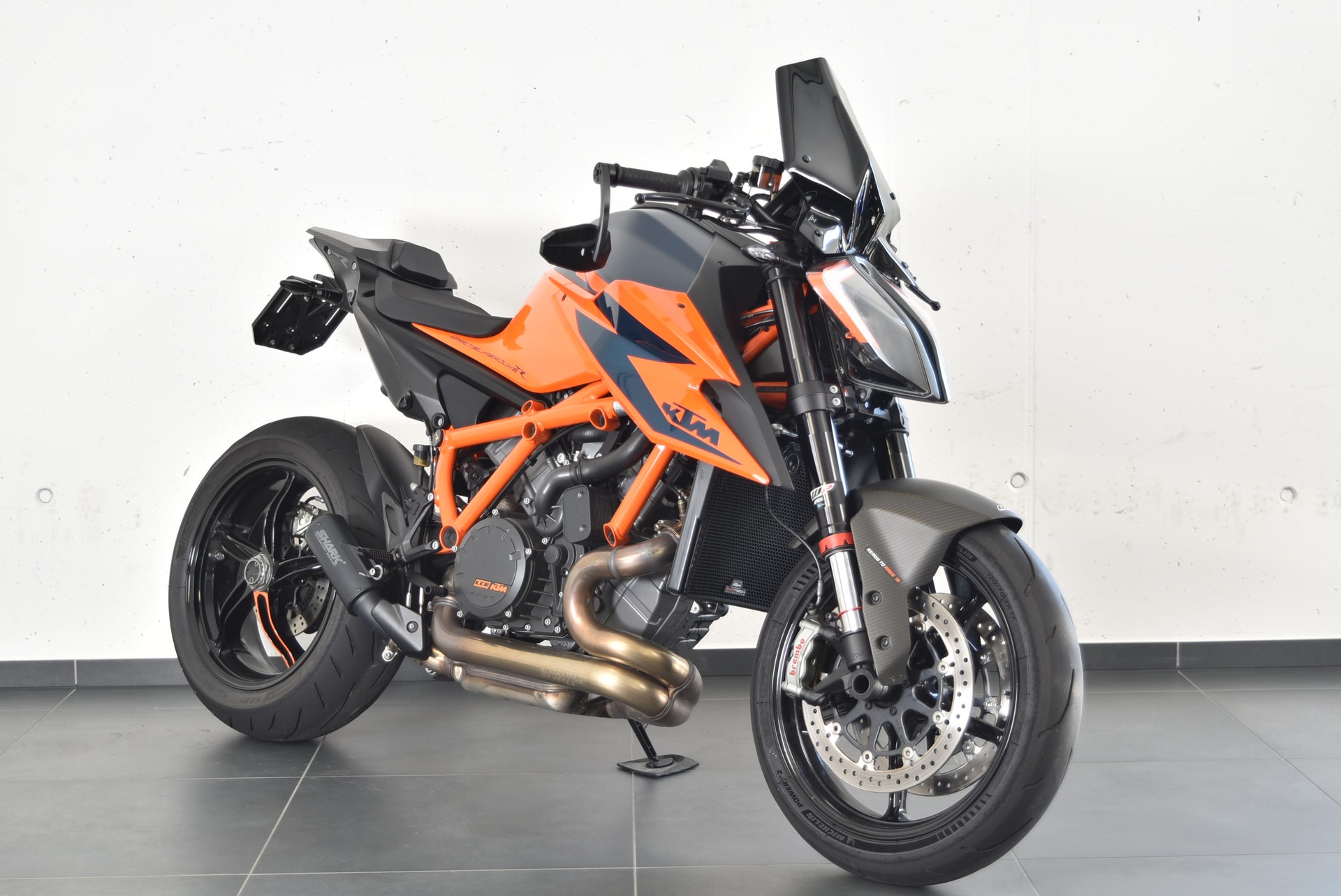 KTM 1290 Superduke R-showroom-element-2
