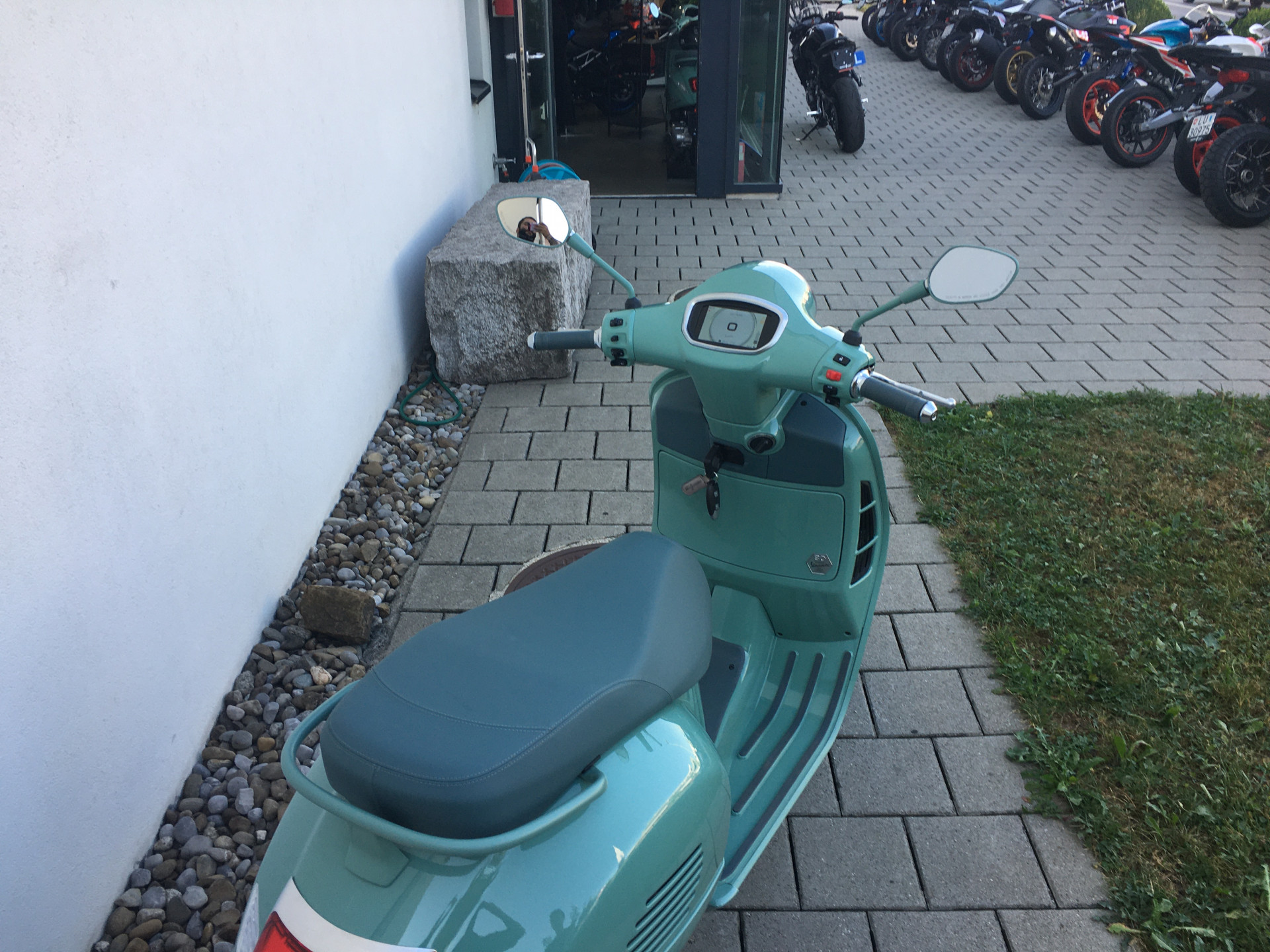 PIAGGIO Vespa GTS 310 80th-showroom-element-2