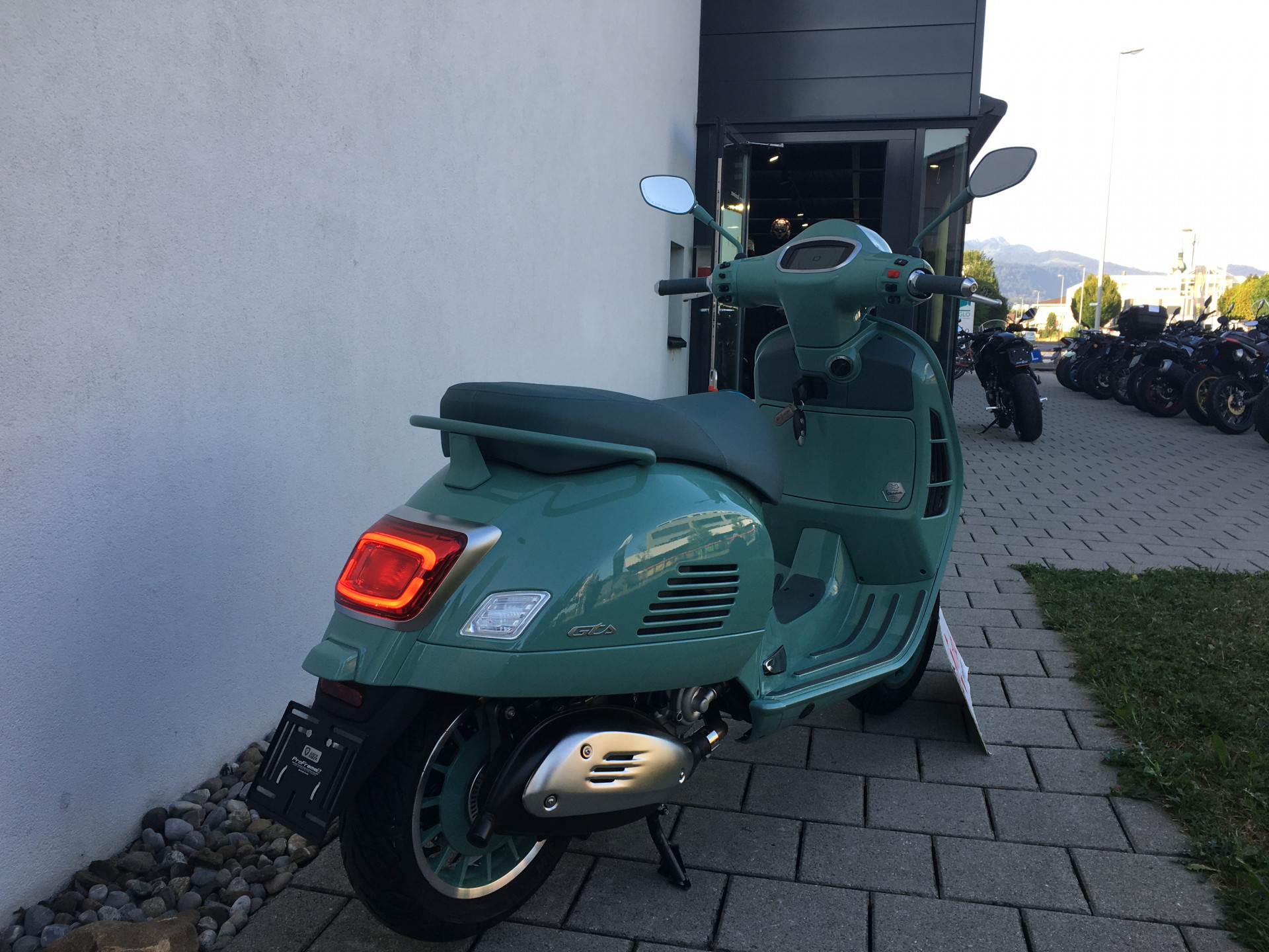 PIAGGIO Vespa GTS 310 80th-showroom-element-1