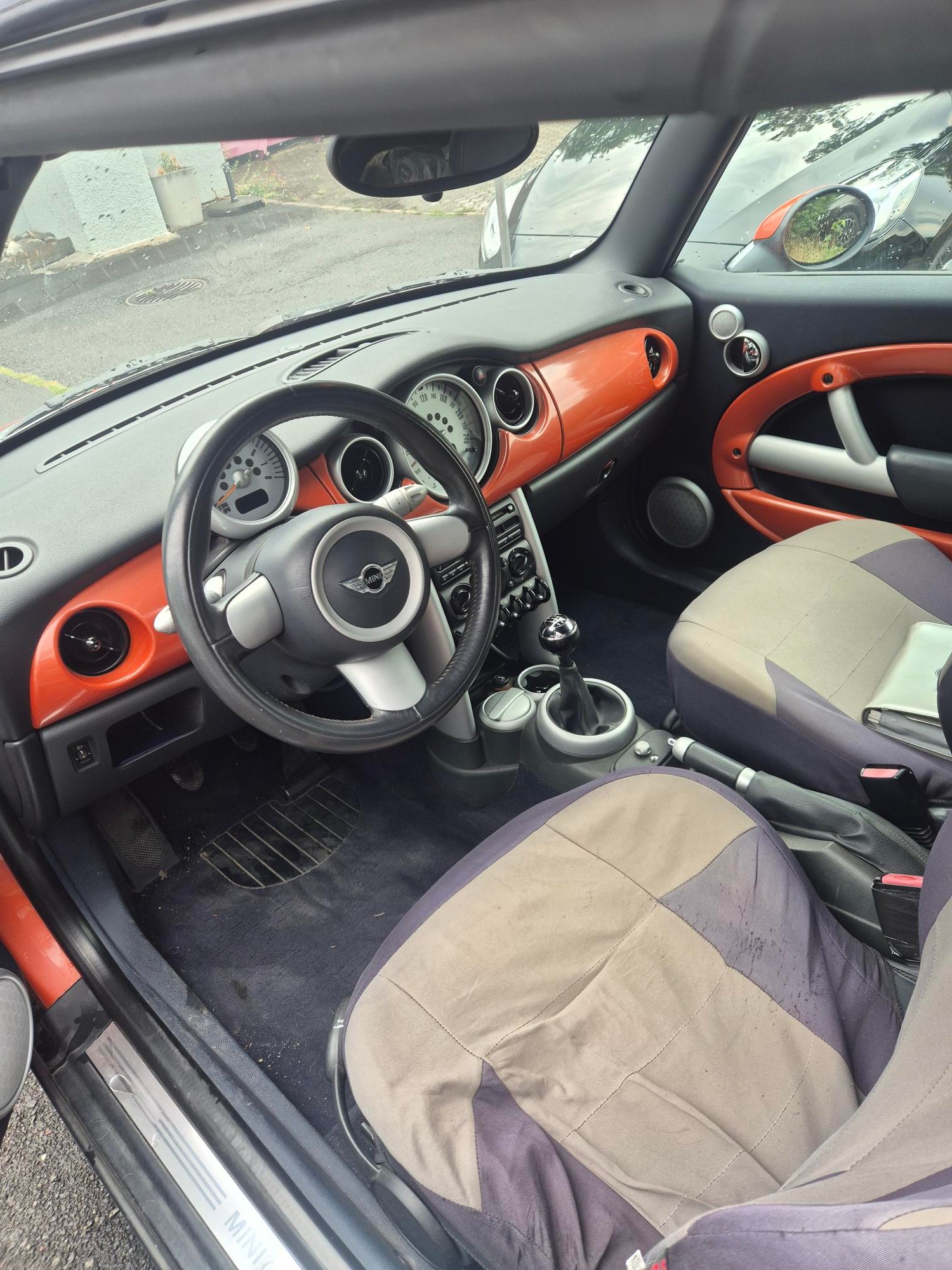 MINI Cooper Cabriolet-image-3