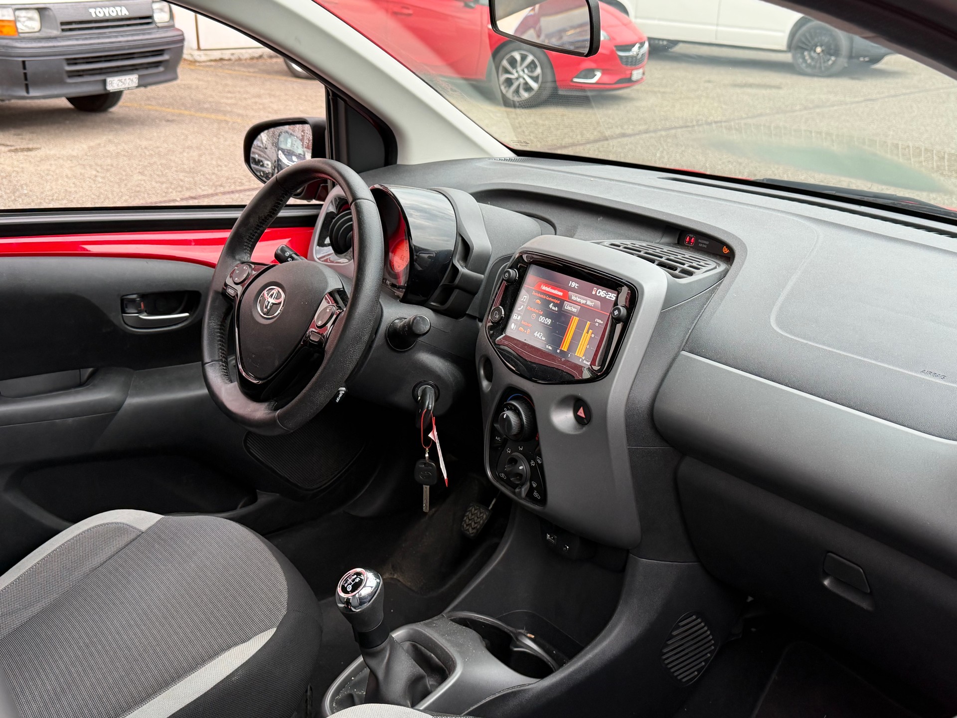 TOYOTA Aygo 1.0 VVT-i x-play-image-2