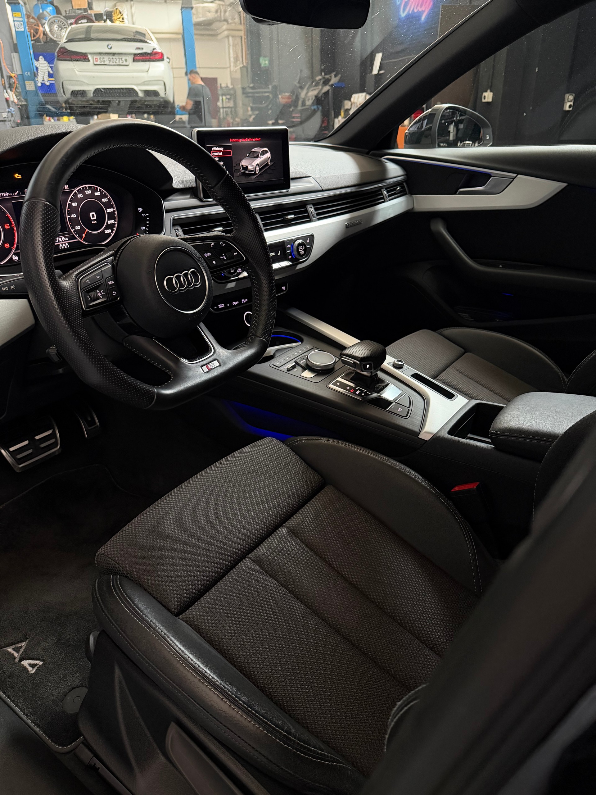 AUDI A4 Avant 2.0 TDI Sport quattro S-tronic-showroom-element-3