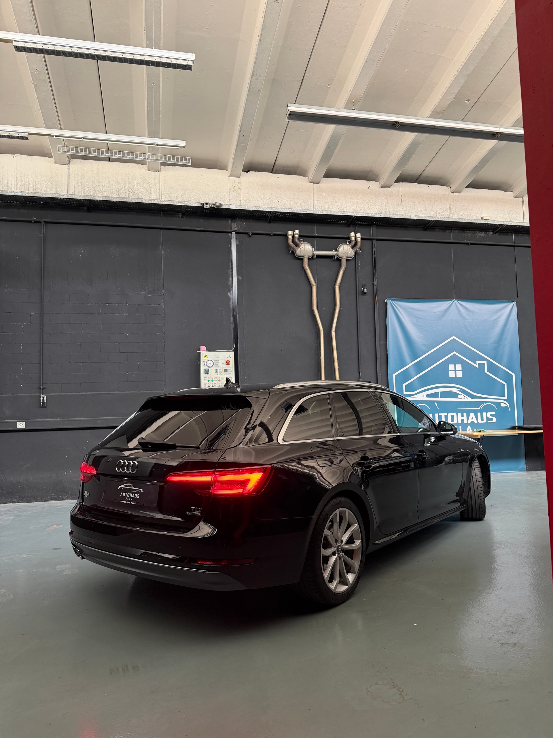 AUDI A4 Avant 2.0 TDI Sport quattro S-tronic-showroom-element-1