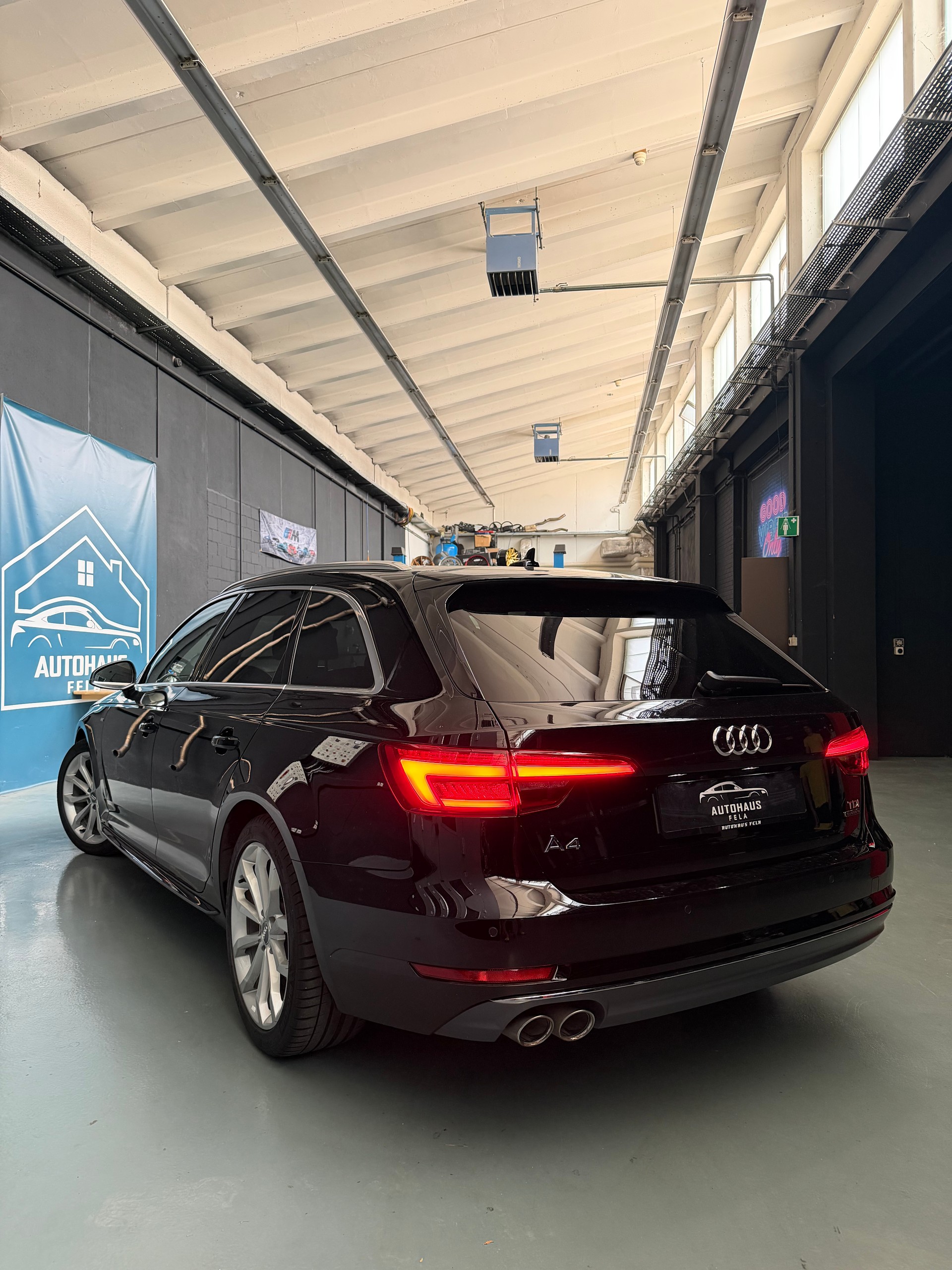 AUDI A4 Avant 2.0 TDI Sport quattro S-tronic-showroom-element-2