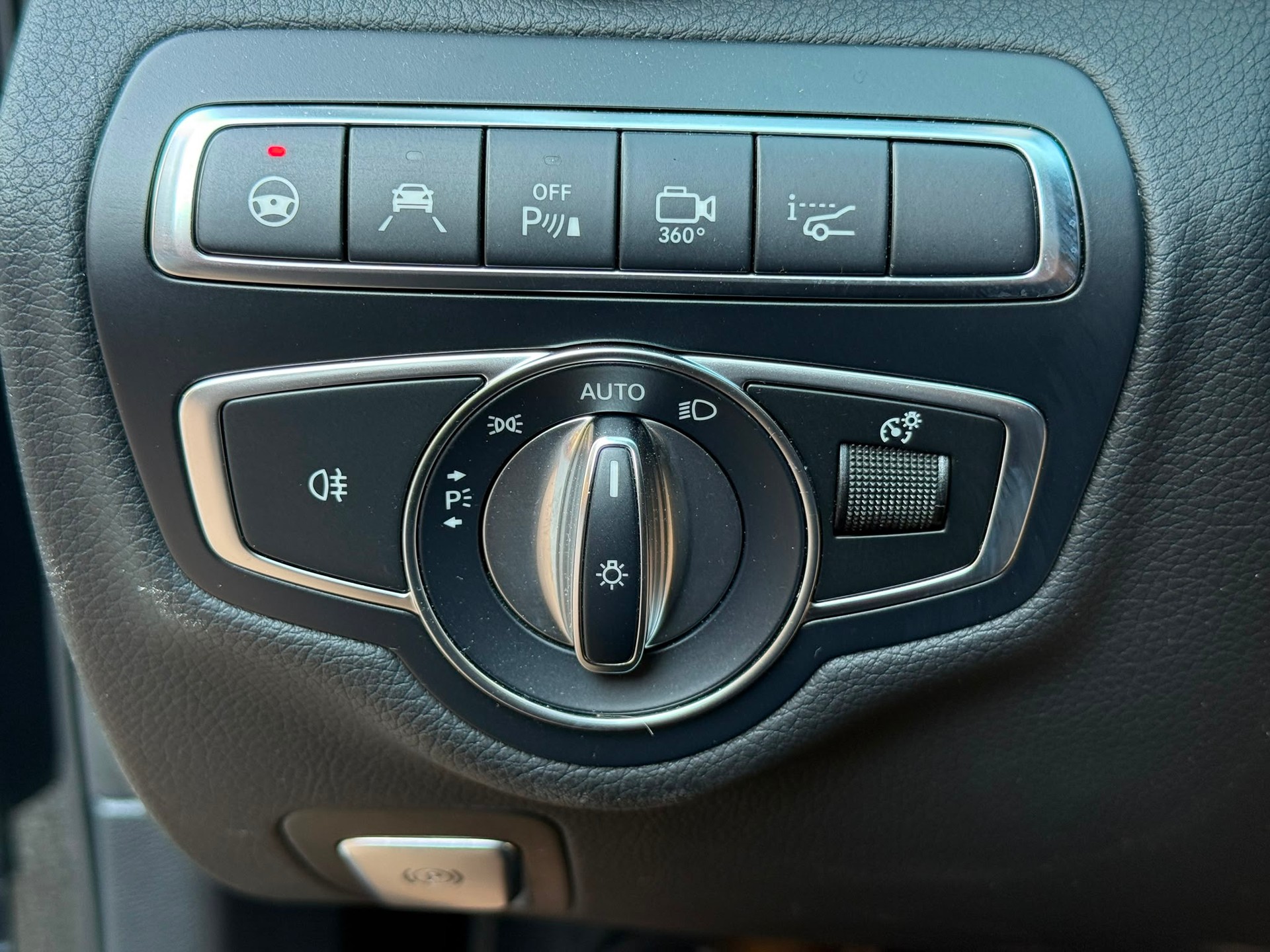 MERCEDES-BENZ C 350 e Avantgarde Kombi-image-16