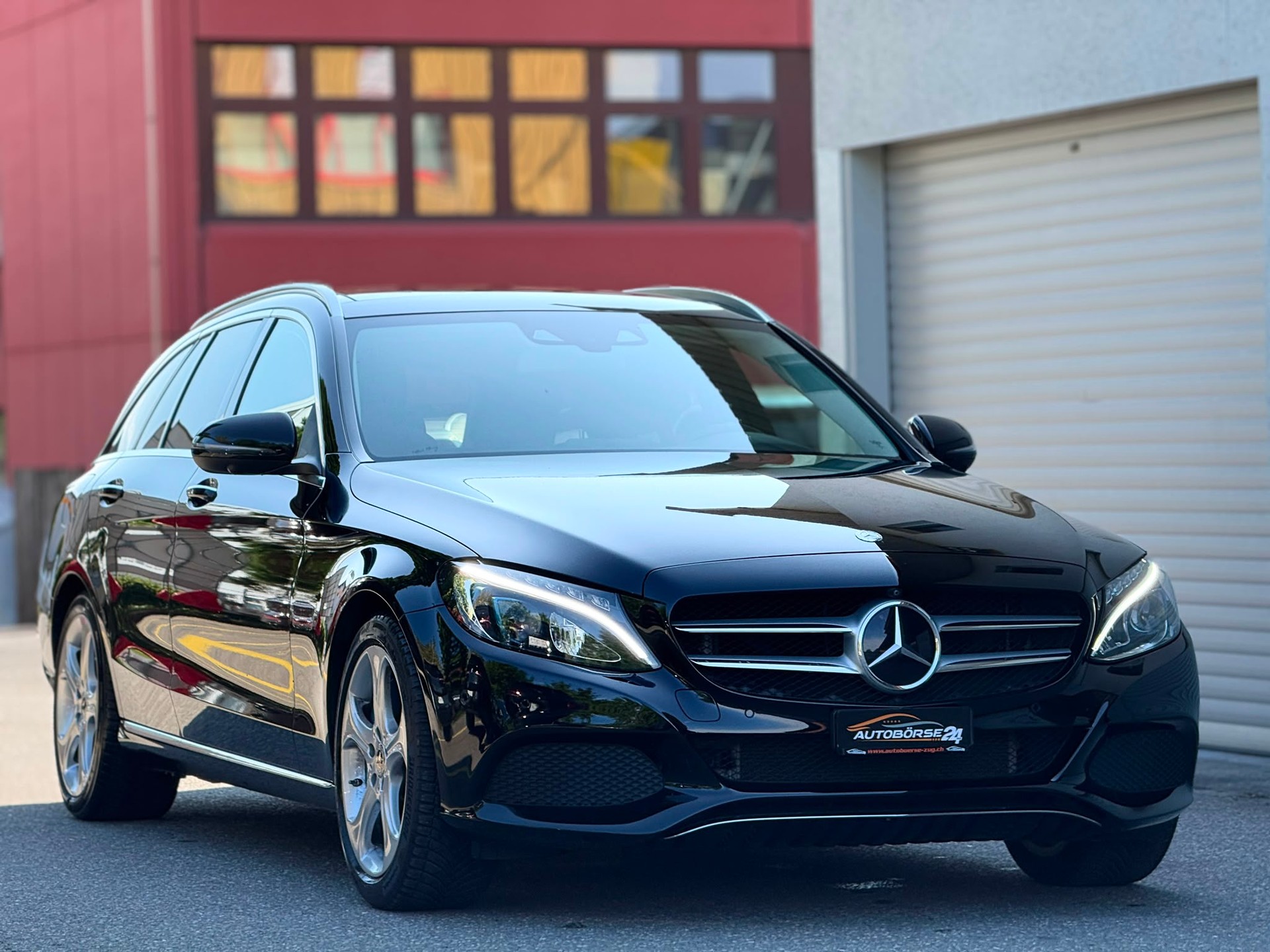 MERCEDES-BENZ C 350 e Avantgarde Kombi-showroom-element-1