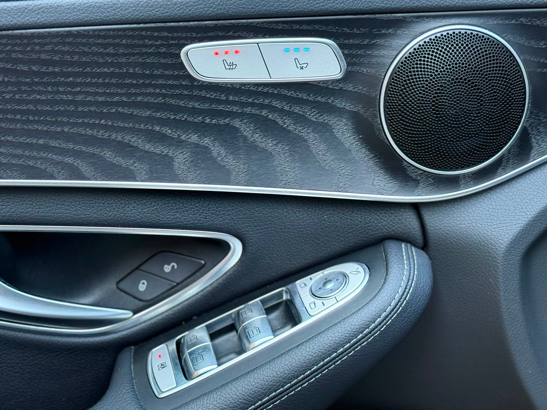 MERCEDES-BENZ C 350 e Avantgarde Kombi-image-9