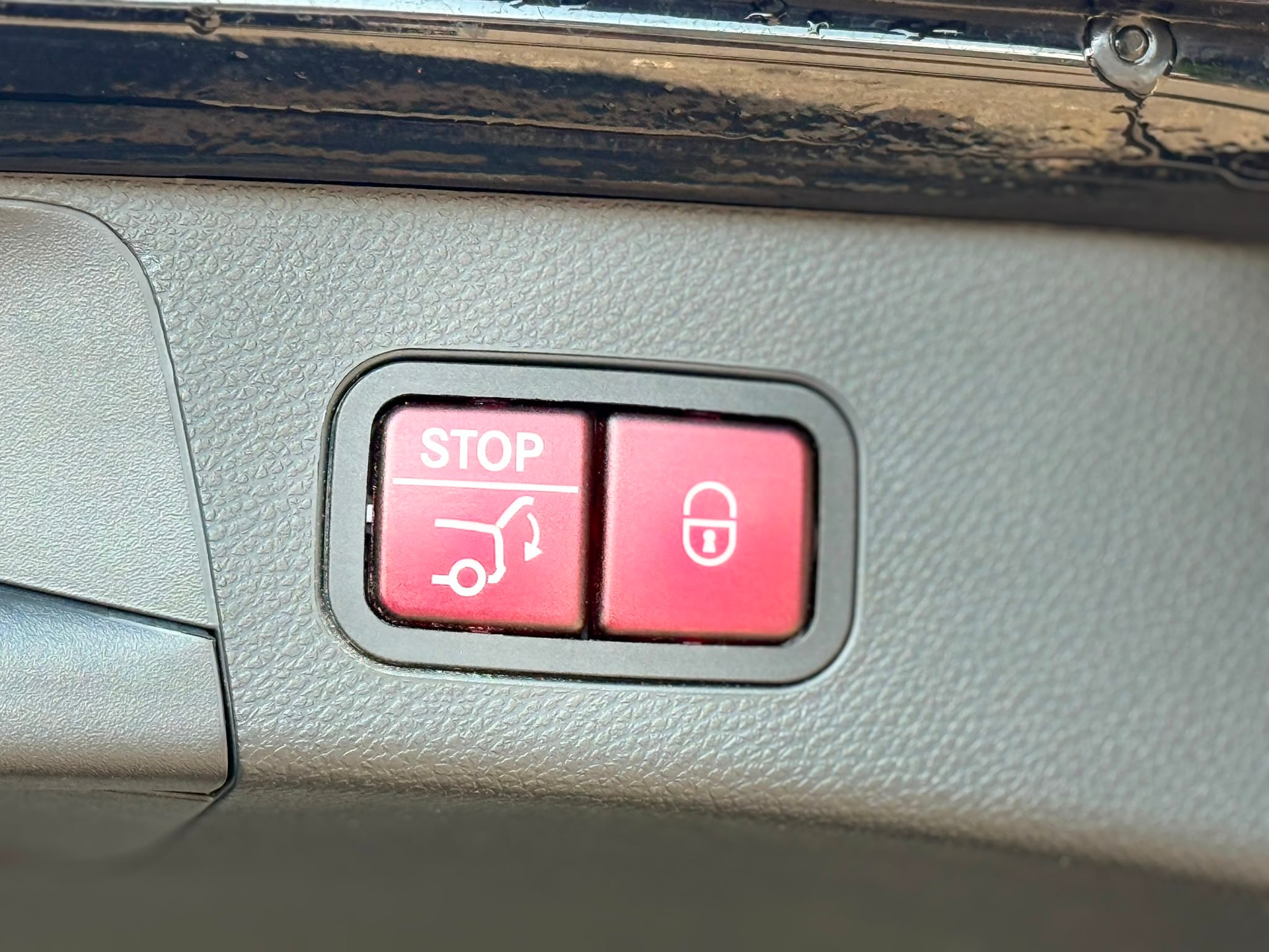 MERCEDES-BENZ C 350 e Avantgarde Kombi-image-24