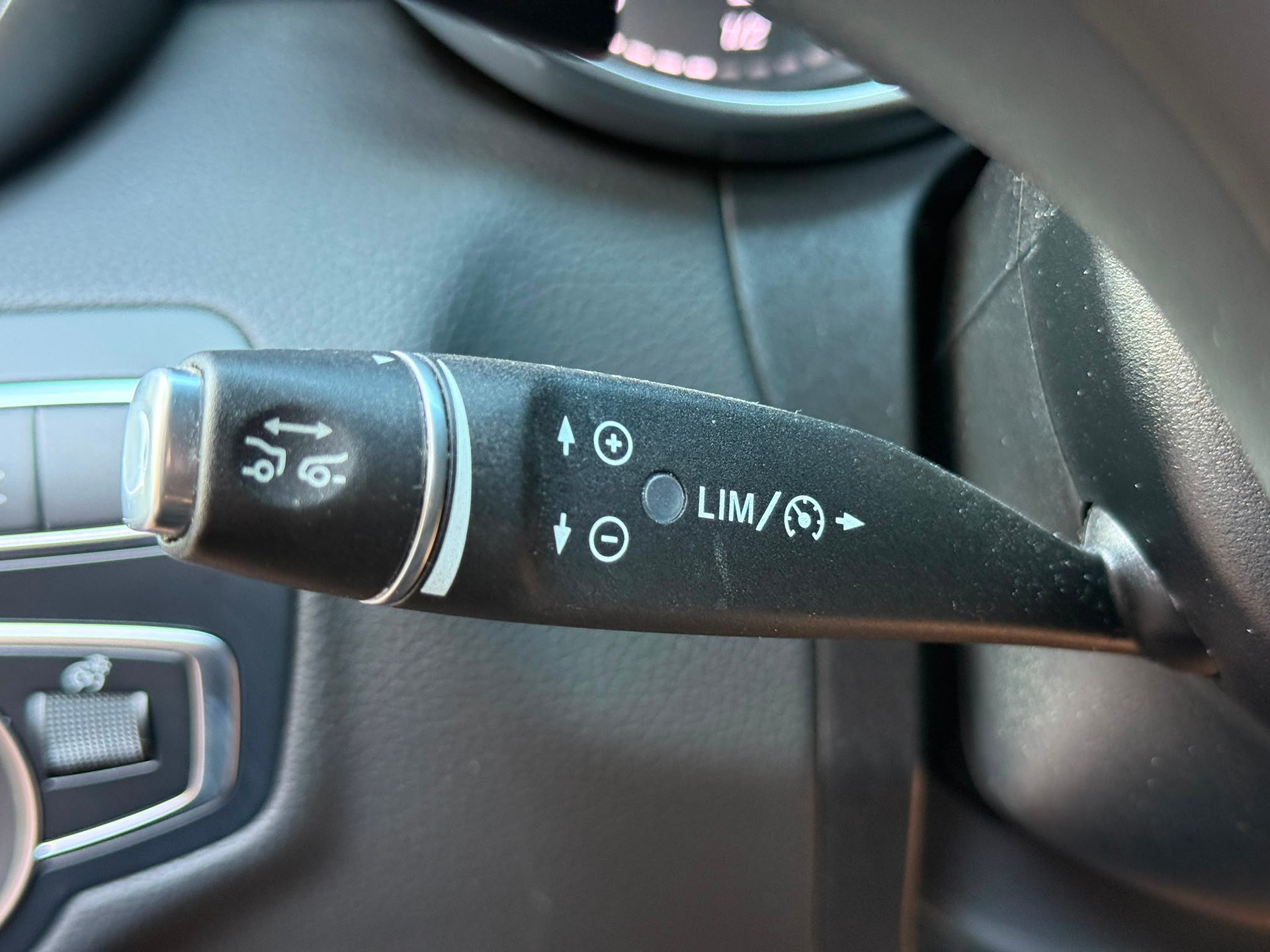 MERCEDES-BENZ C 350 e Avantgarde Kombi-image-23