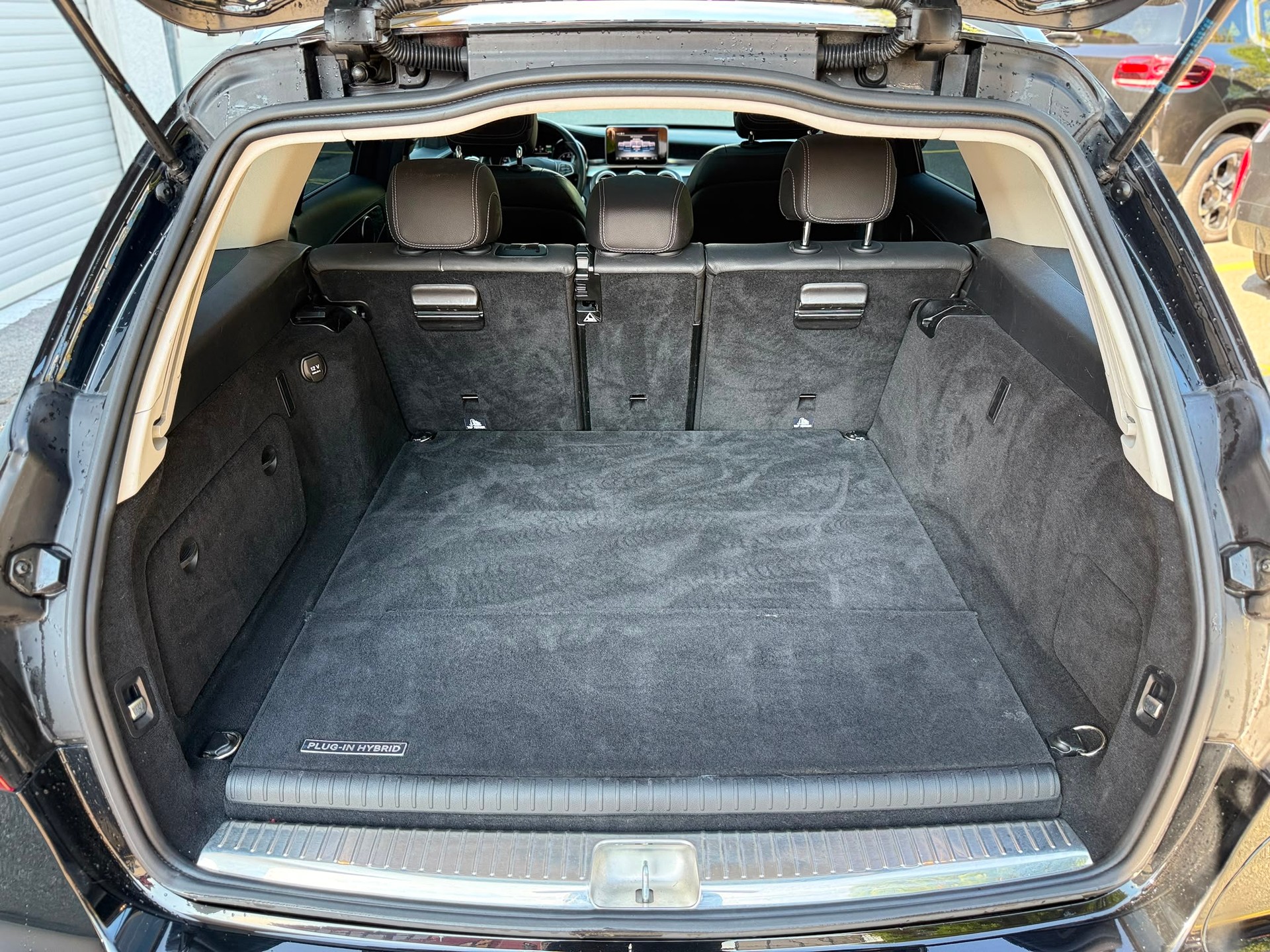 MERCEDES-BENZ C 350 e Avantgarde Kombi-image-25