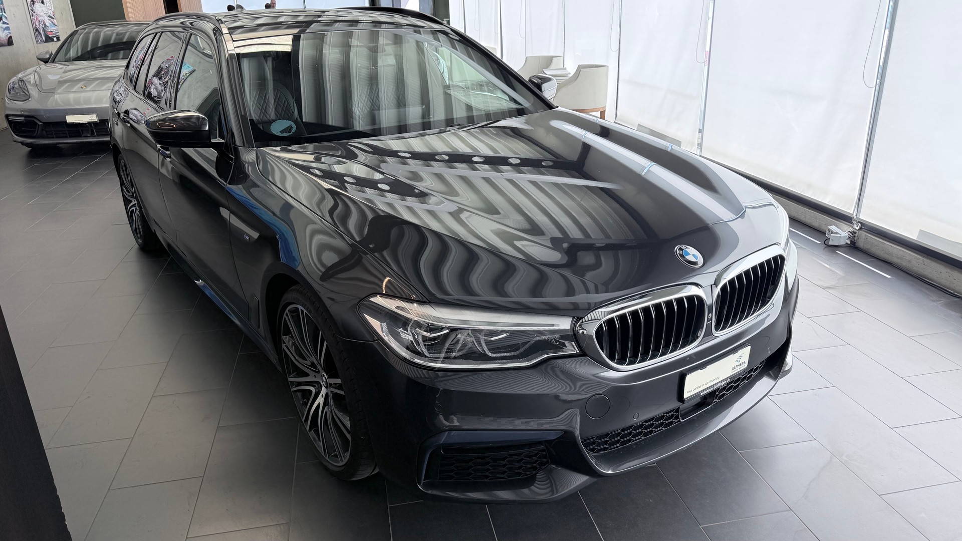 BMW 540d xDrive SAG Touring-showroom-element-1
