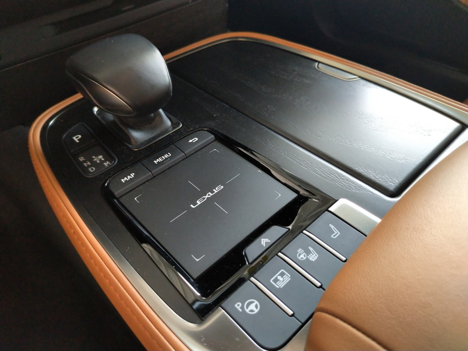 LEXUS LS 500h Excellence AWD-image-11