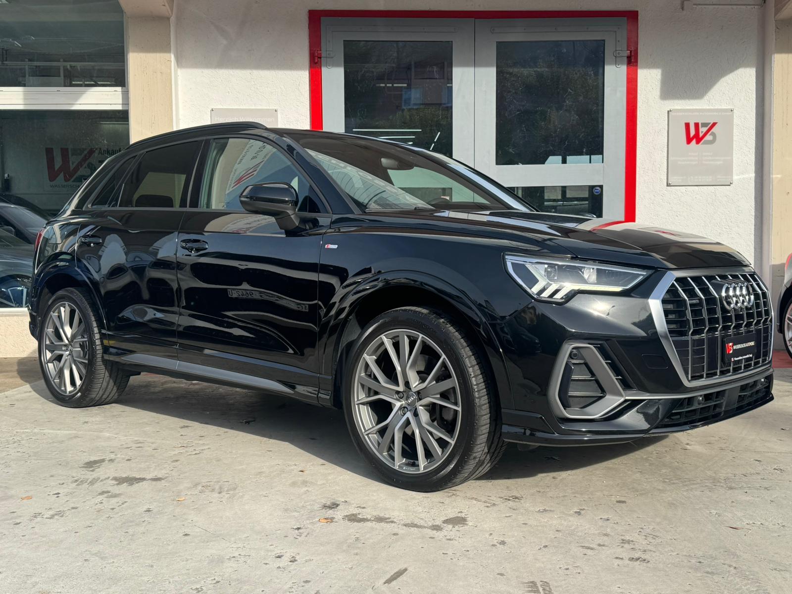 AUDI Q3 S line quattro S-tronic 2.0TDI 190PS-showroom-element-1