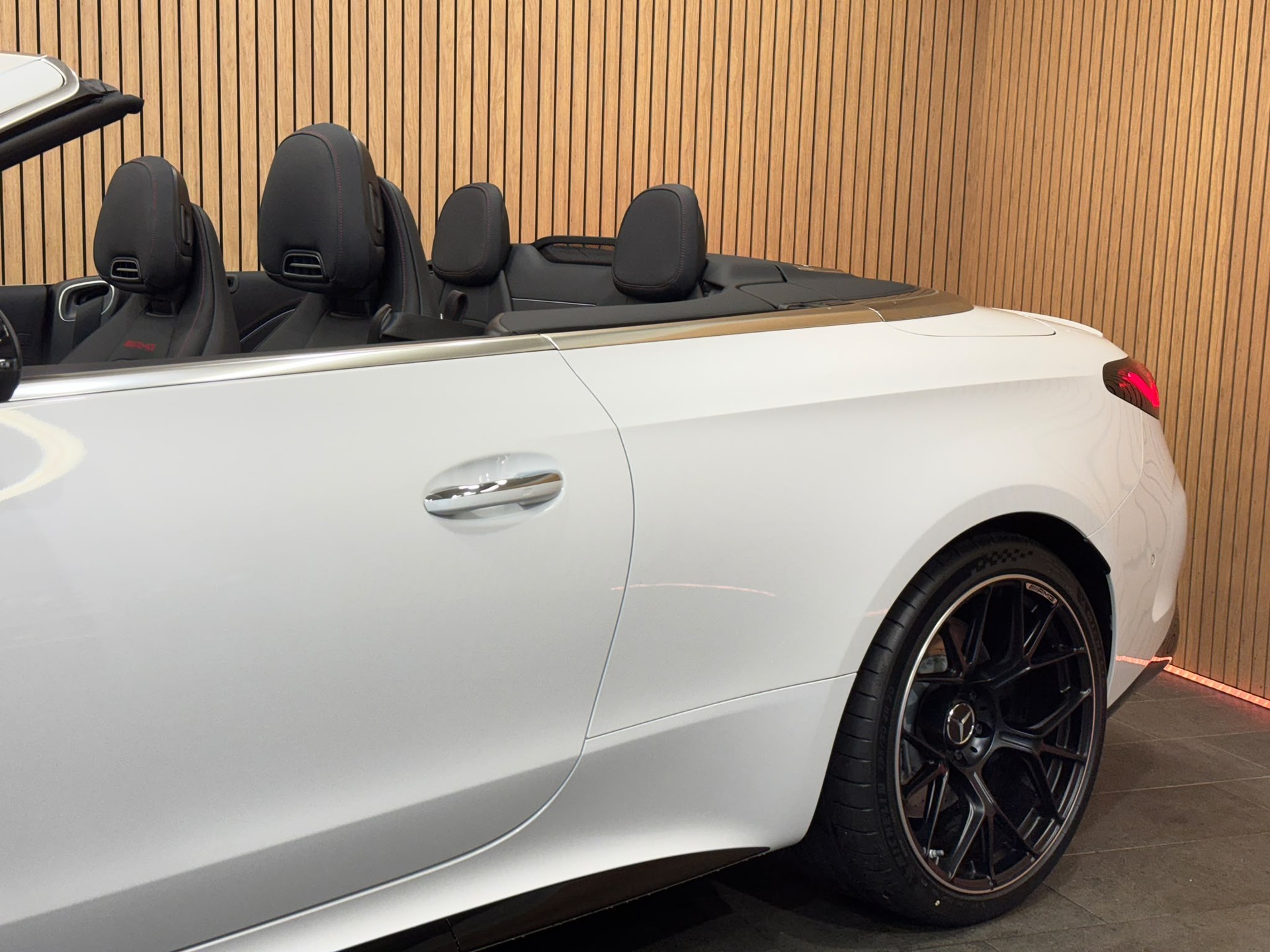 MERCEDES-BENZ CLE AMG 53 Cabrio 4Matic+ 9G-Tronic-image-6