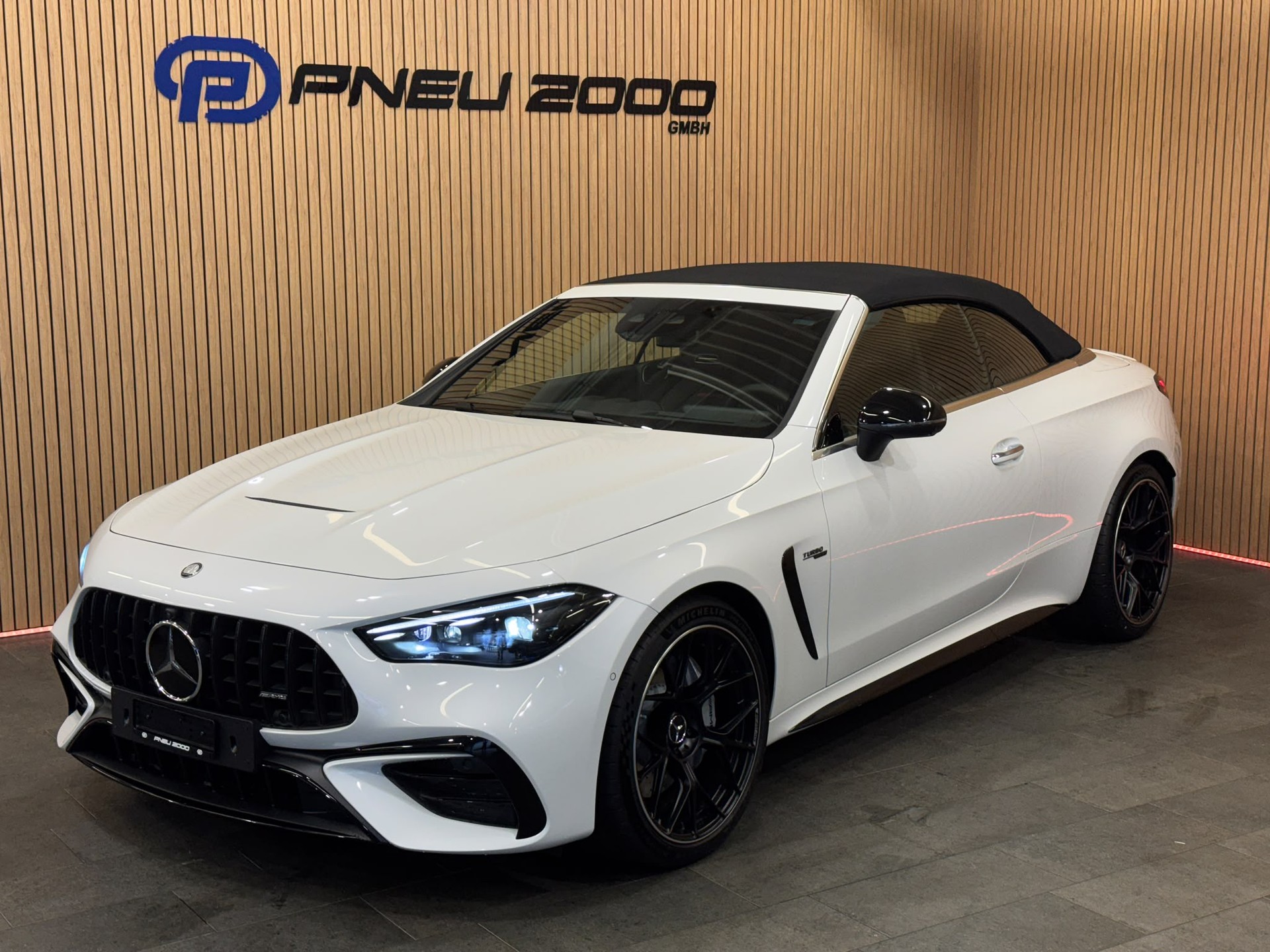 MERCEDES-BENZ CLE AMG 53 Cabrio 4Matic+ 9G-Tronic-showroom-element-1