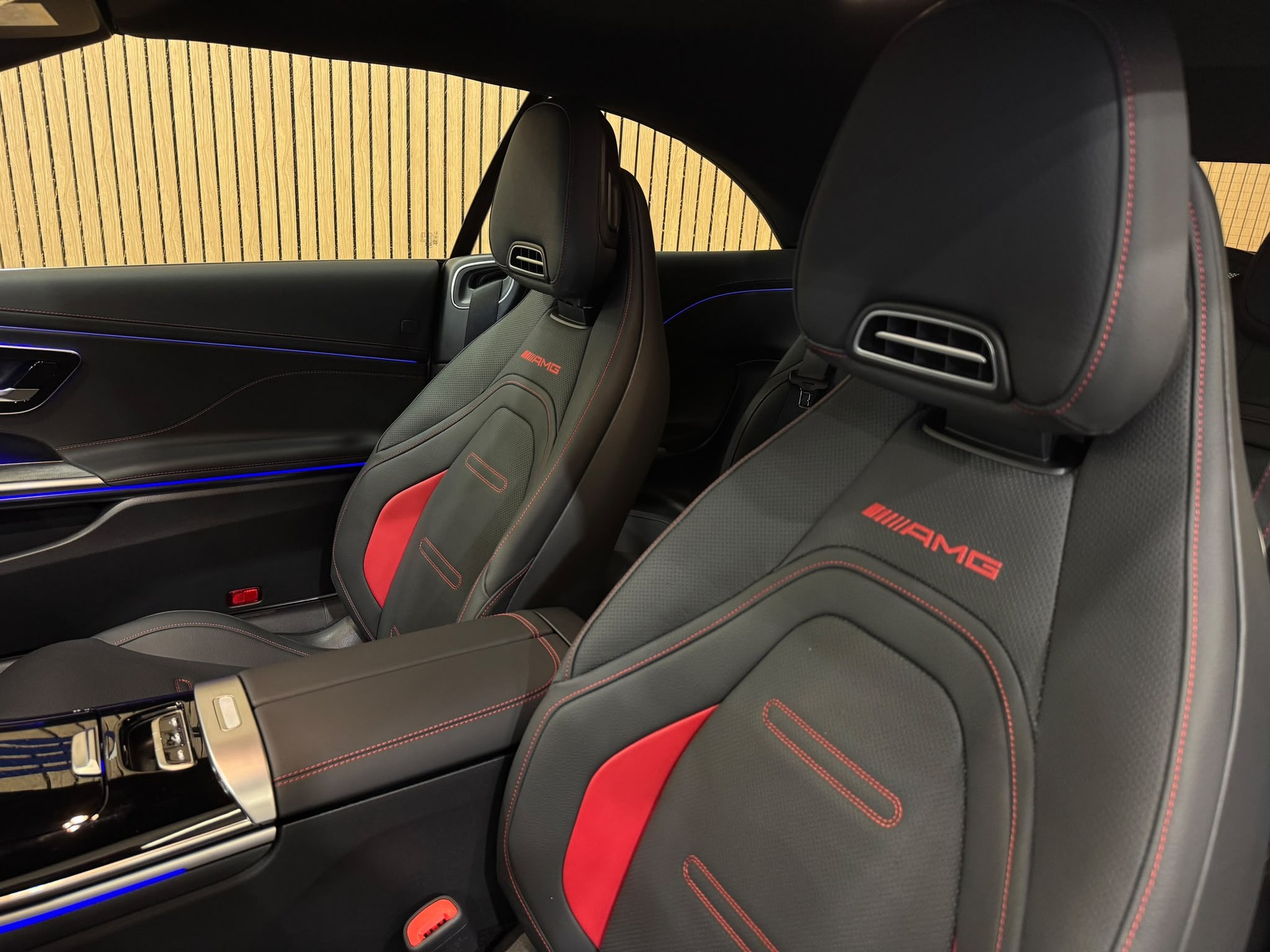 MERCEDES-BENZ CLE AMG 53 Cabrio 4Matic+ 9G-Tronic-image-31