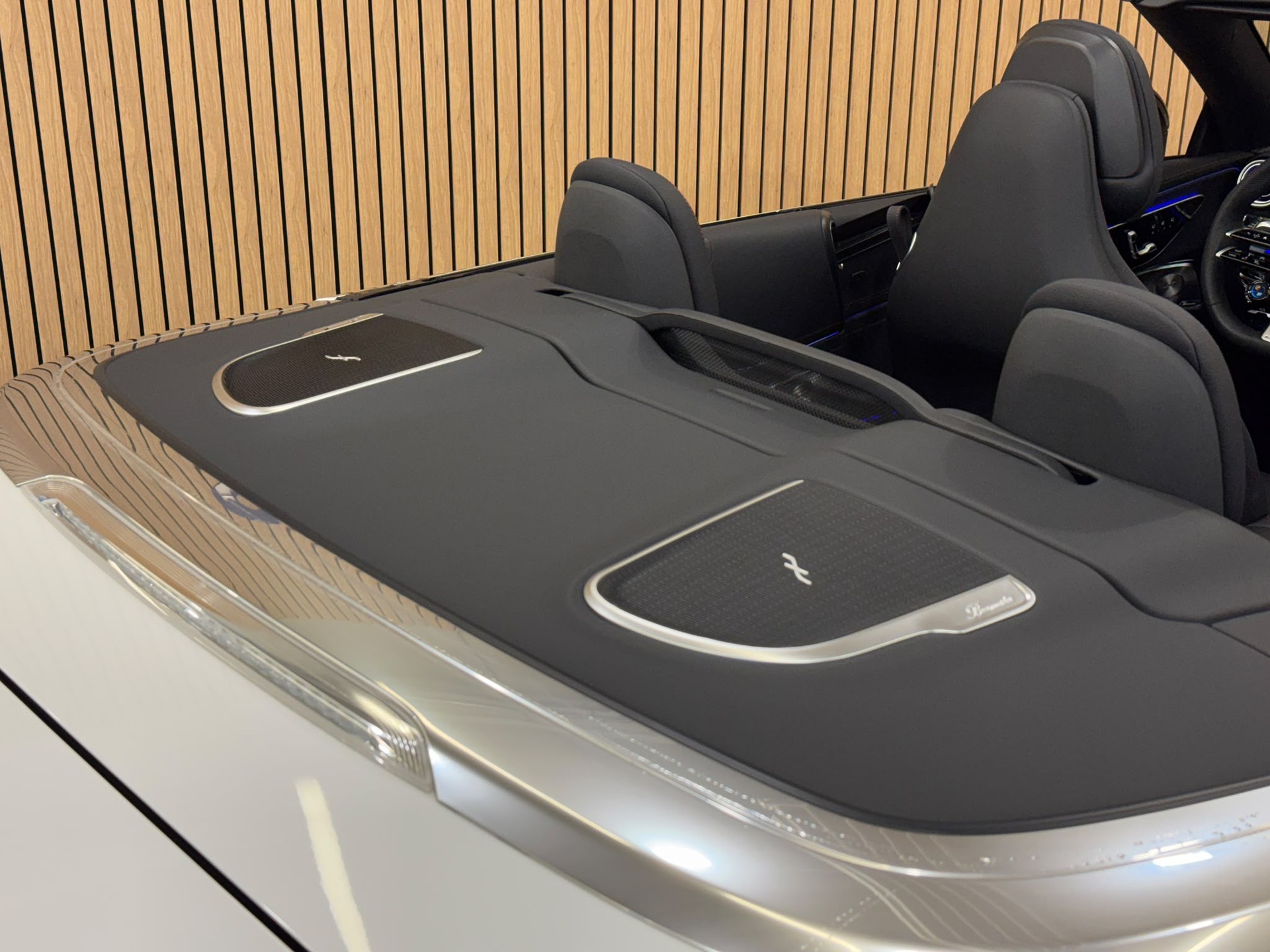 MERCEDES-BENZ CLE AMG 53 Cabrio 4Matic+ 9G-Tronic-image-12