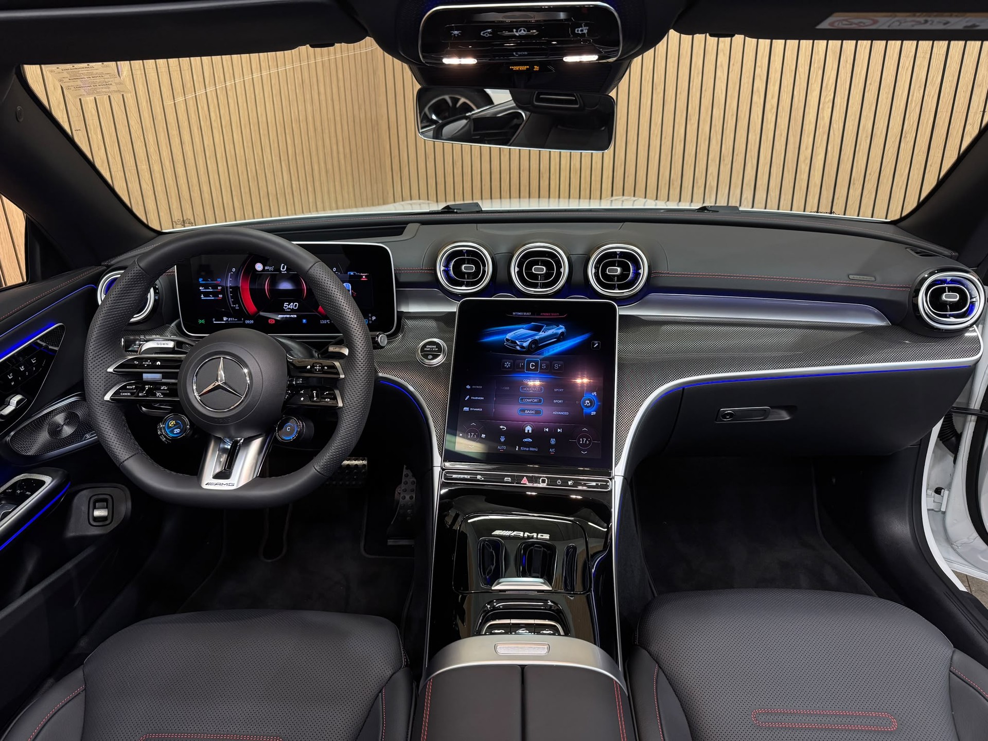 MERCEDES-BENZ CLE AMG 53 Cabrio 4Matic+ 9G-Tronic-image-16