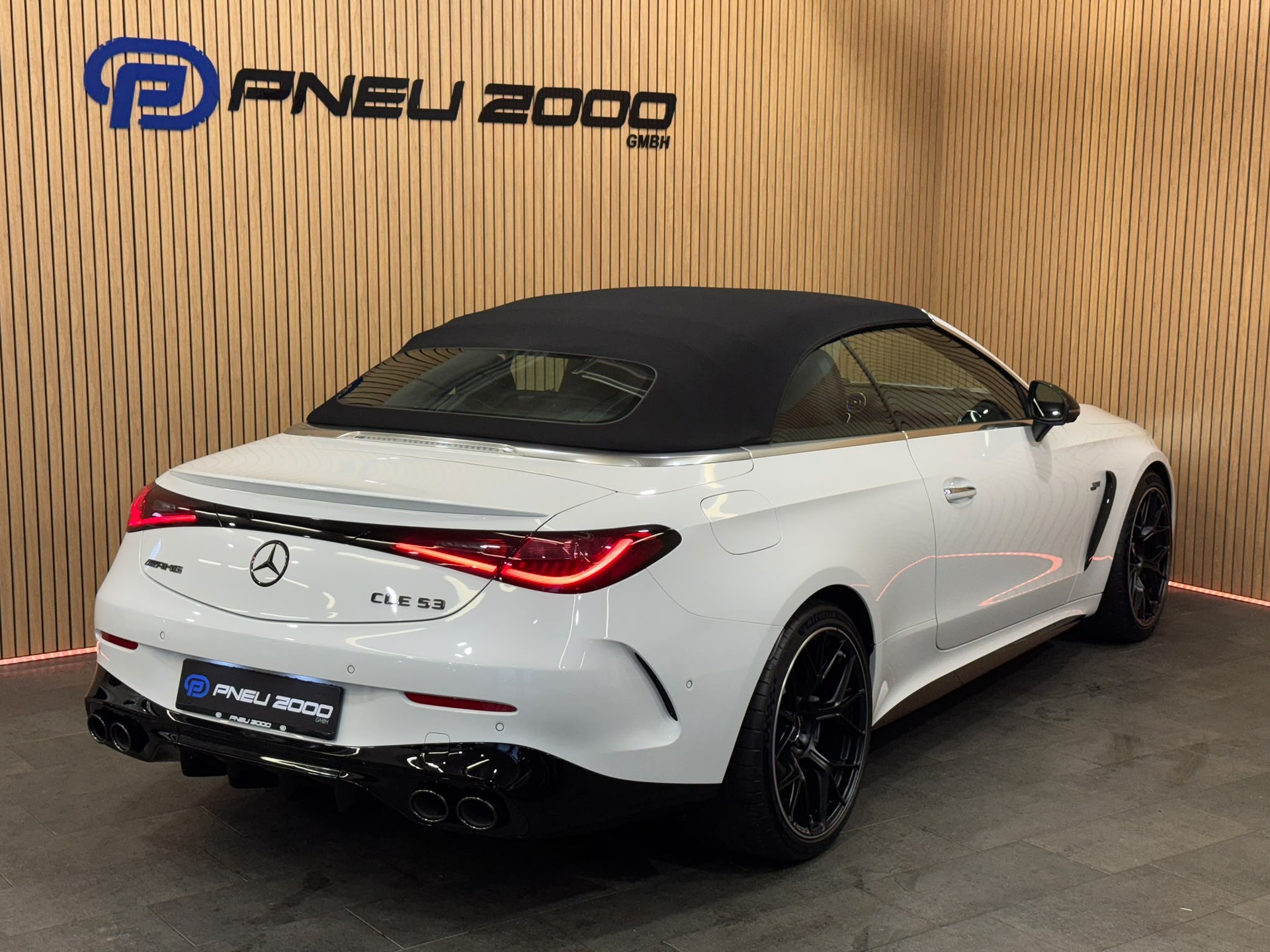MERCEDES-BENZ CLE AMG 53 Cabrio 4Matic+ 9G-Tronic-image-11