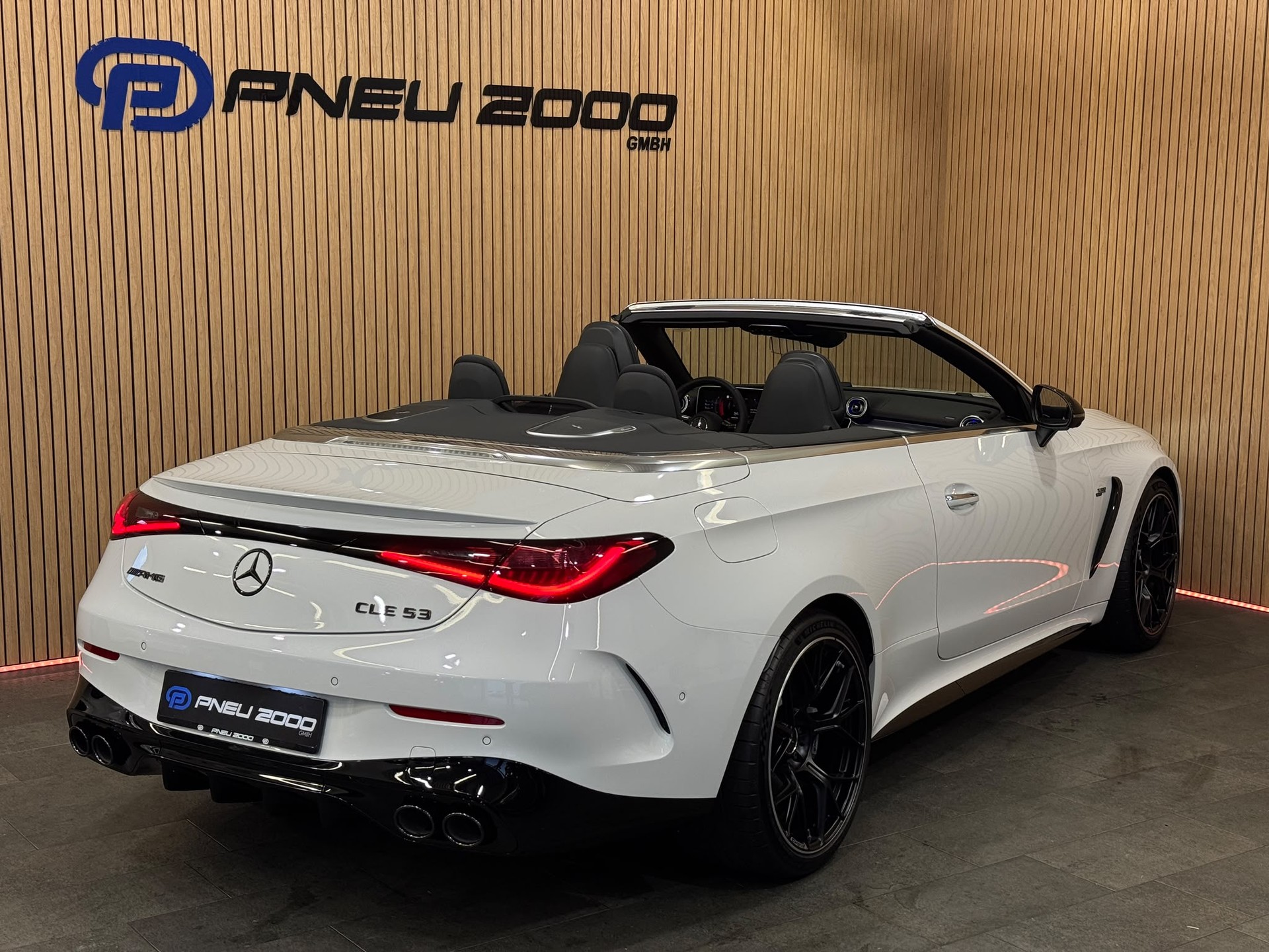 MERCEDES-BENZ CLE AMG 53 Cabrio 4Matic+ 9G-Tronic-image-10