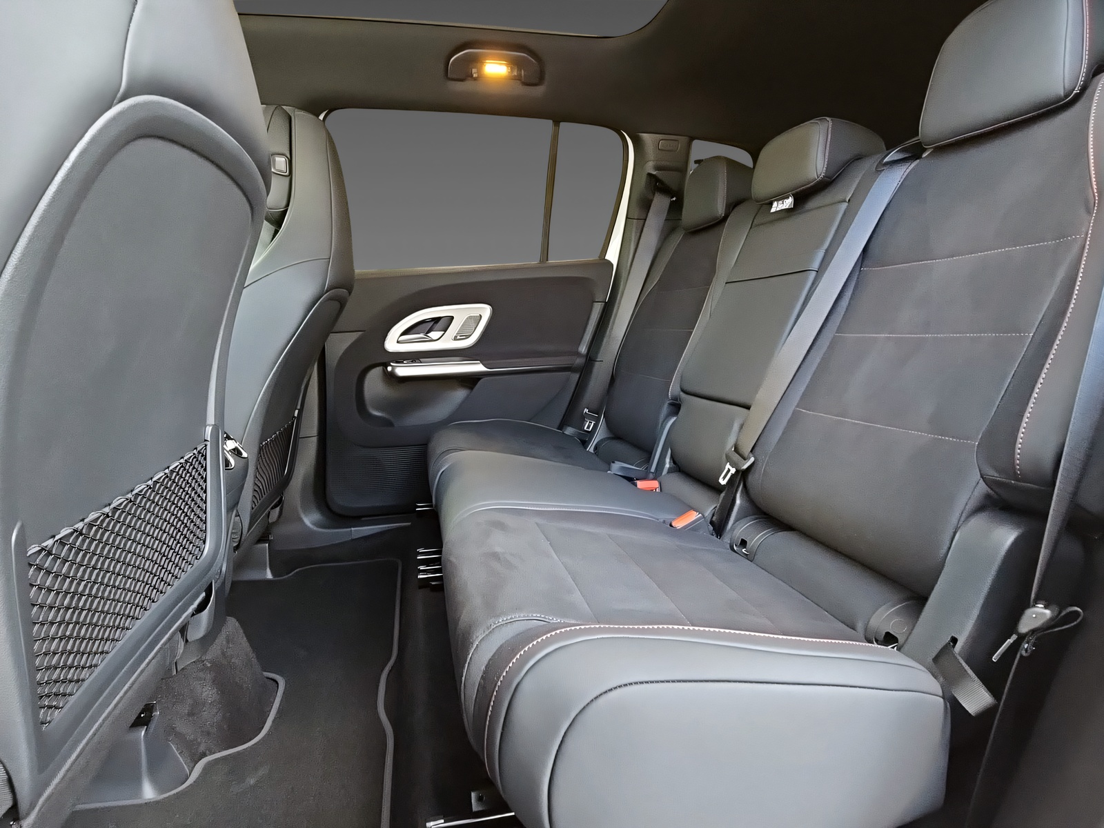 MERCEDES-BENZ GLB 350 4Matic elektrisch-image-10