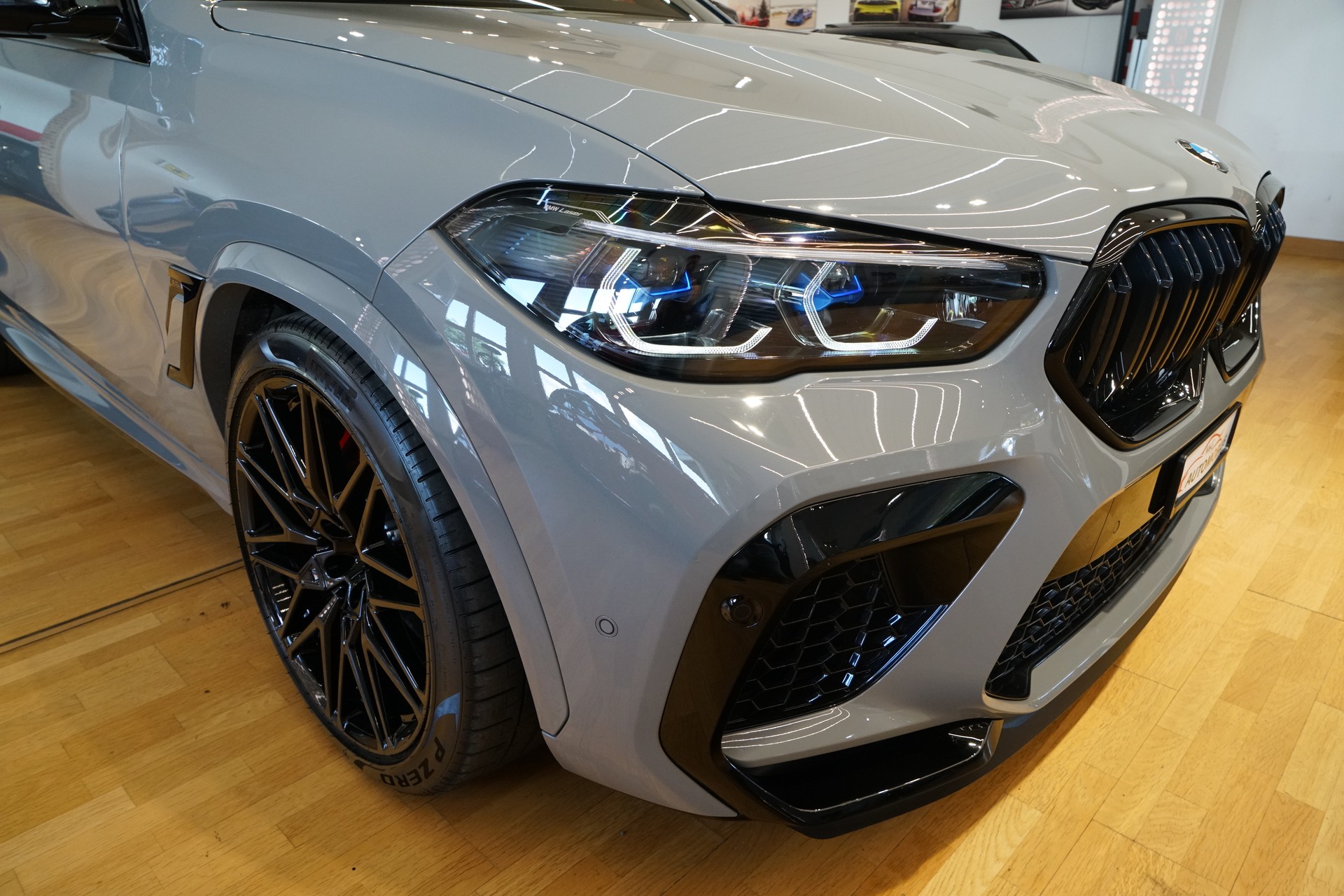 BMW X6M Steptronic M Competition-showroom-element-3