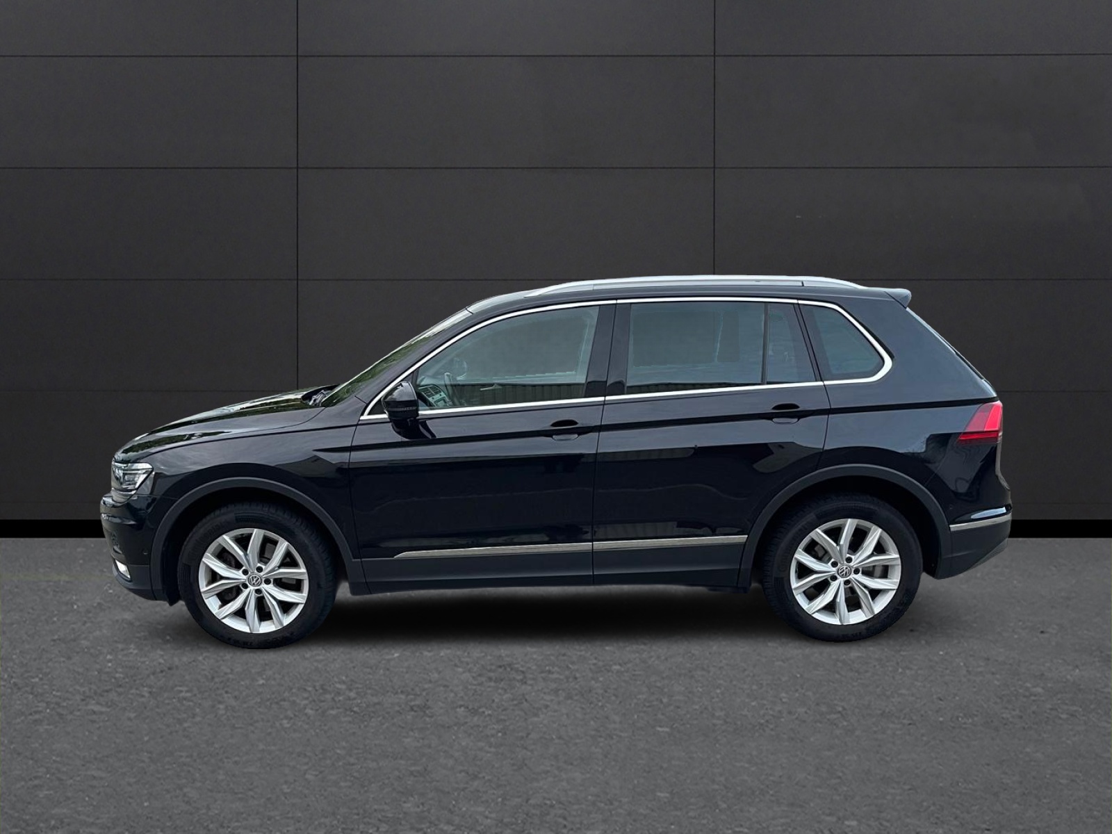 VW Tiguan 2.0TSI Highline 4Motion DSG-showroom-element-3