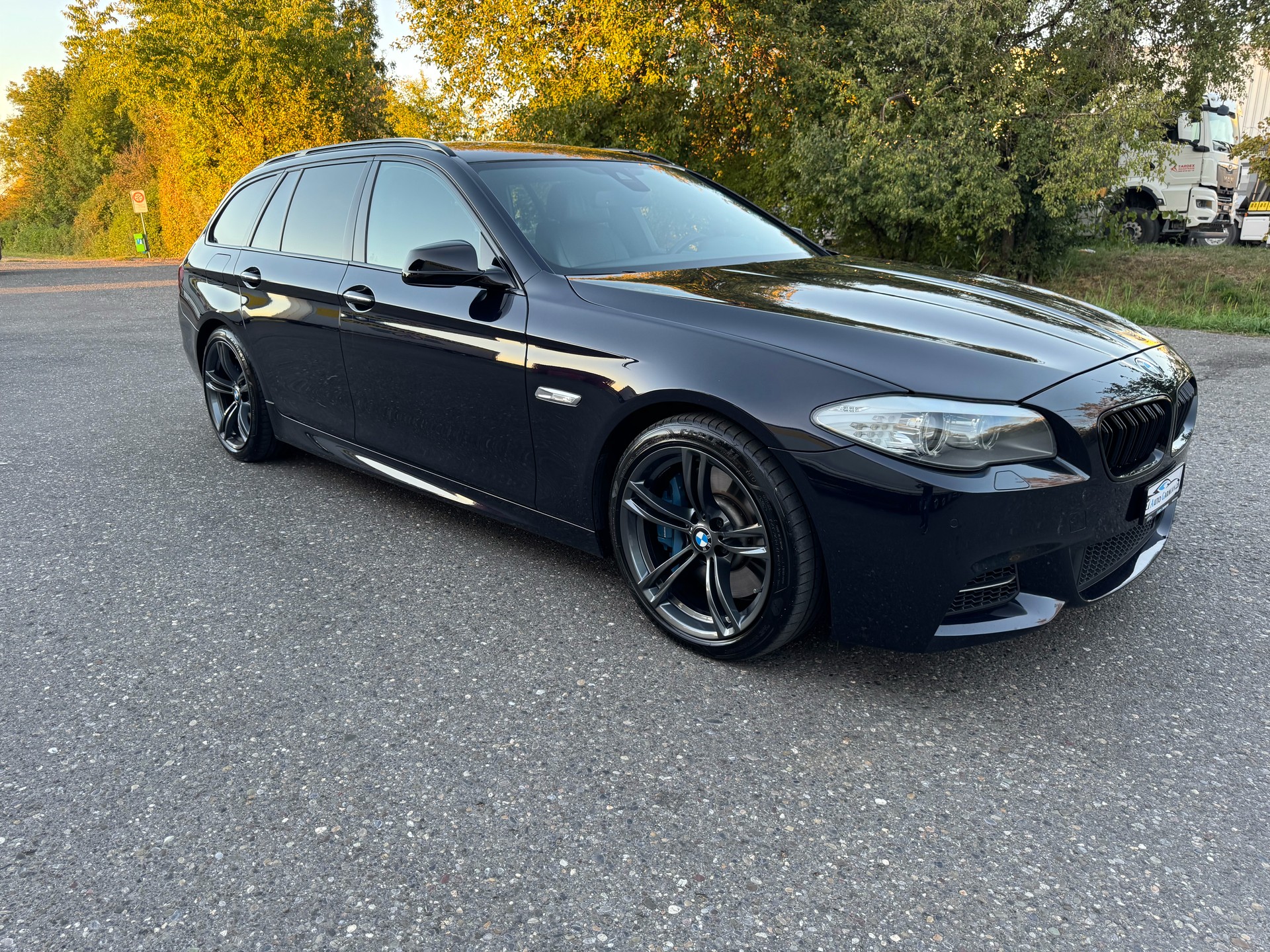 BMW M550d xDrive Touring Steptronic-showroom-element-1