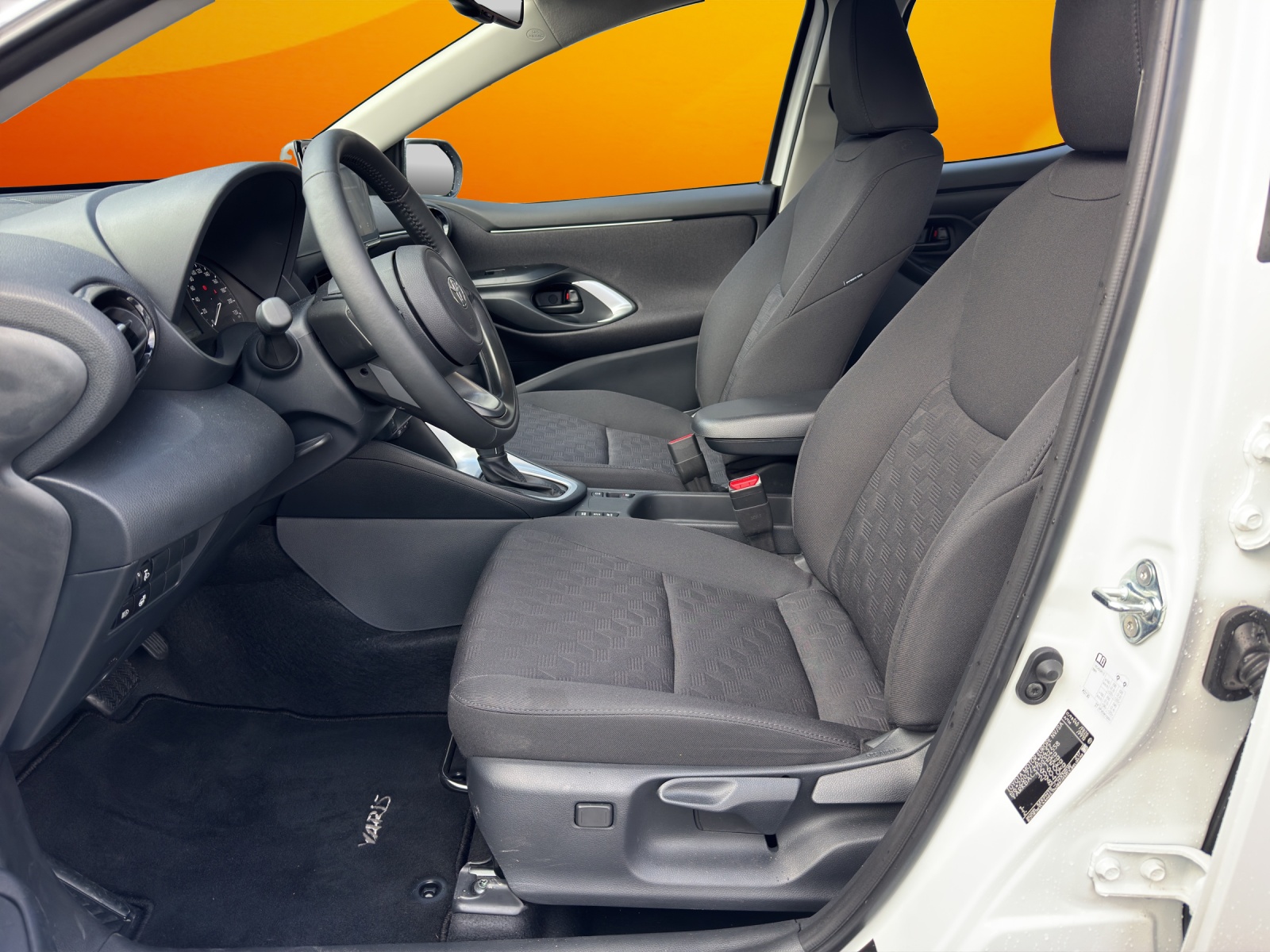 TOYOTA Yaris 1.5 Comfort e-CVT-image-9