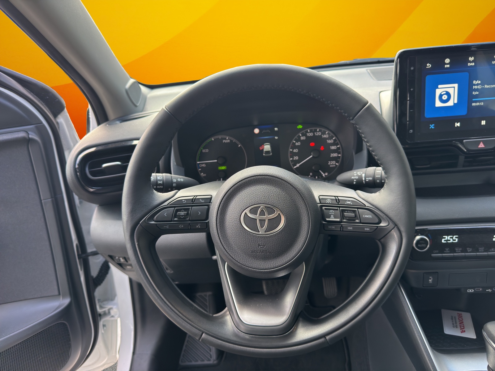 TOYOTA Yaris 1.5 Comfort e-CVT-image-10