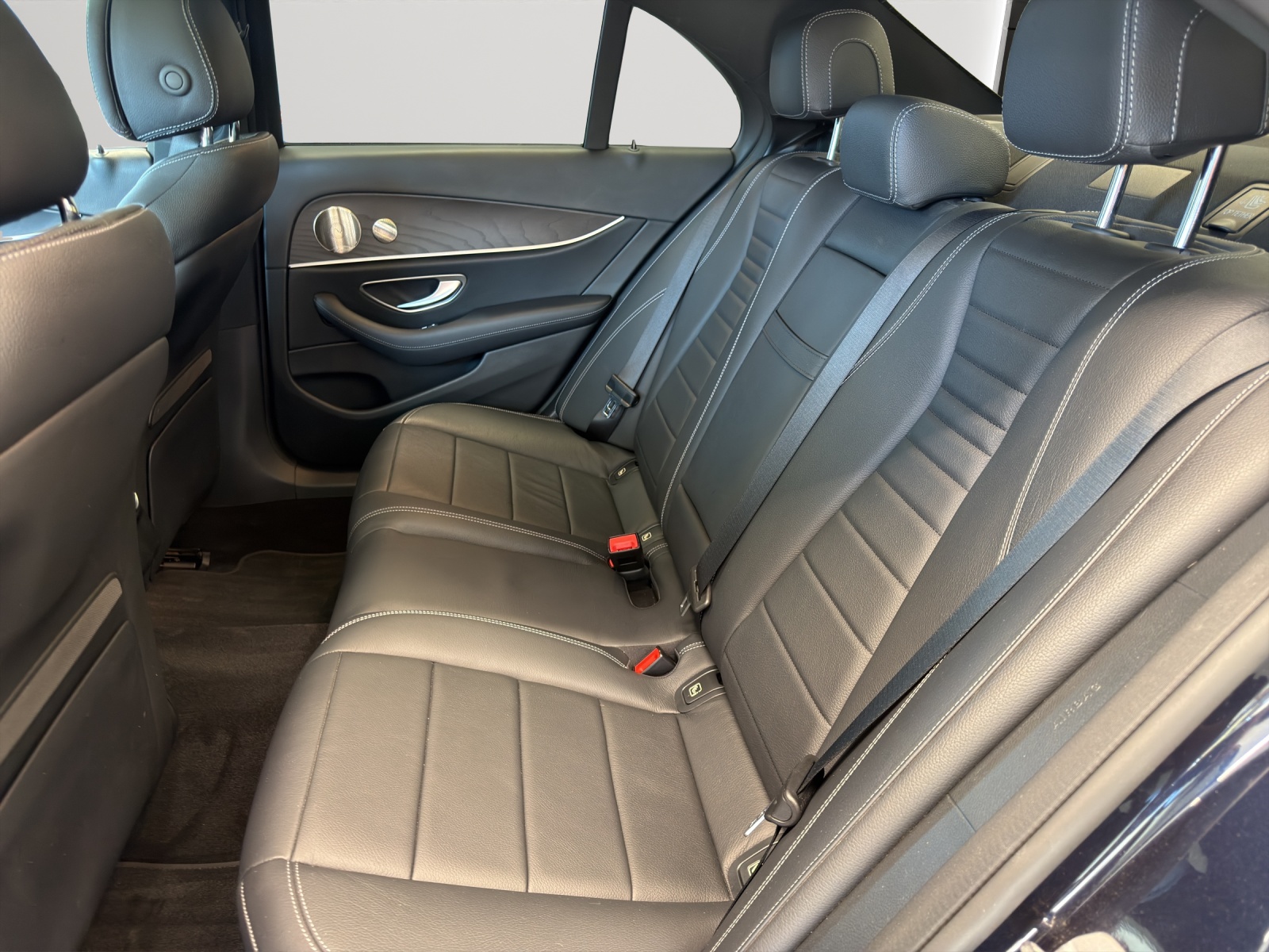MERCEDES-BENZ E 200 4Matic Avantgarde-image-15