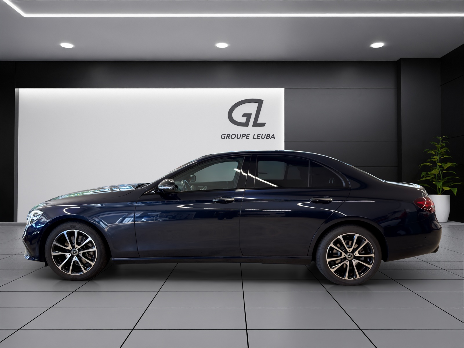 MERCEDES-BENZ E 200 4Matic Avantgarde-showroom-element-2