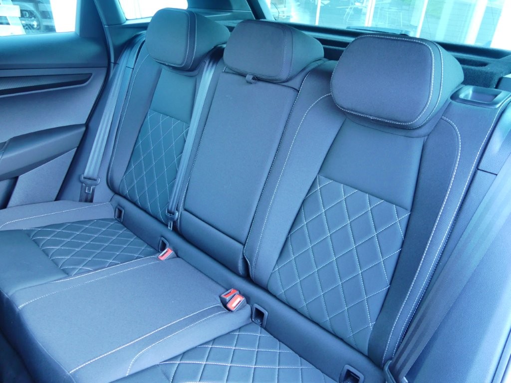 SKODA Karoq 2.0 TSI SportLine 4x4 DSG-image-11
