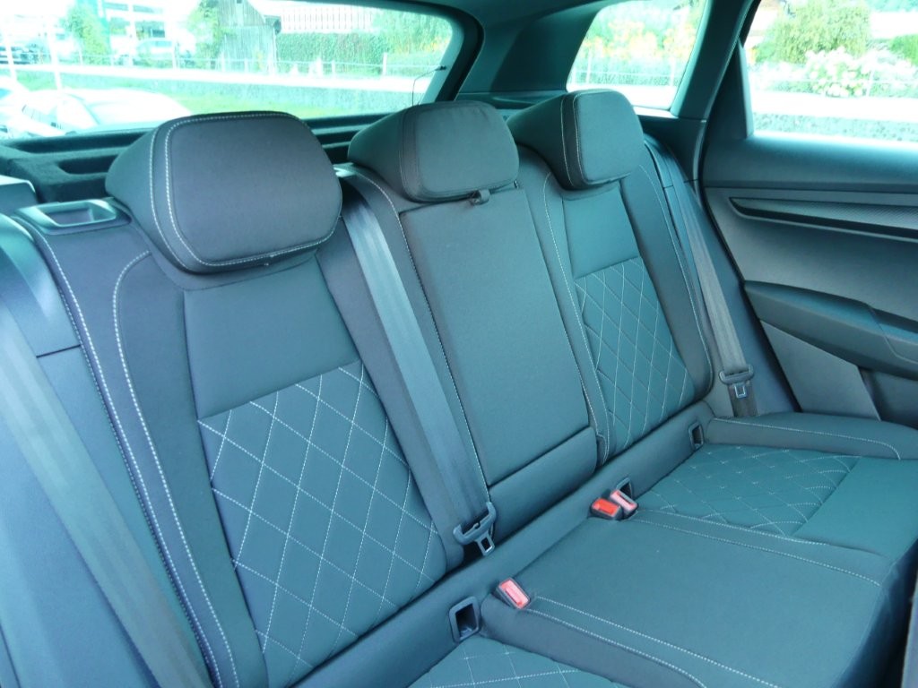 SKODA Karoq 2.0 TSI SportLine 4x4 DSG-image-12