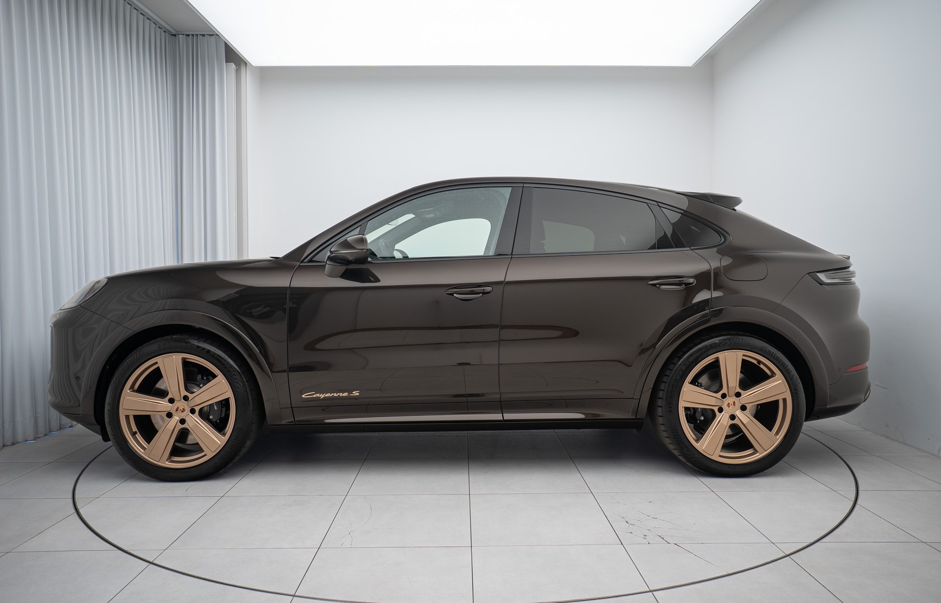 PORSCHE Cayenne S Coupé E-Hybrid / PTS Farbe-showroom-element-1