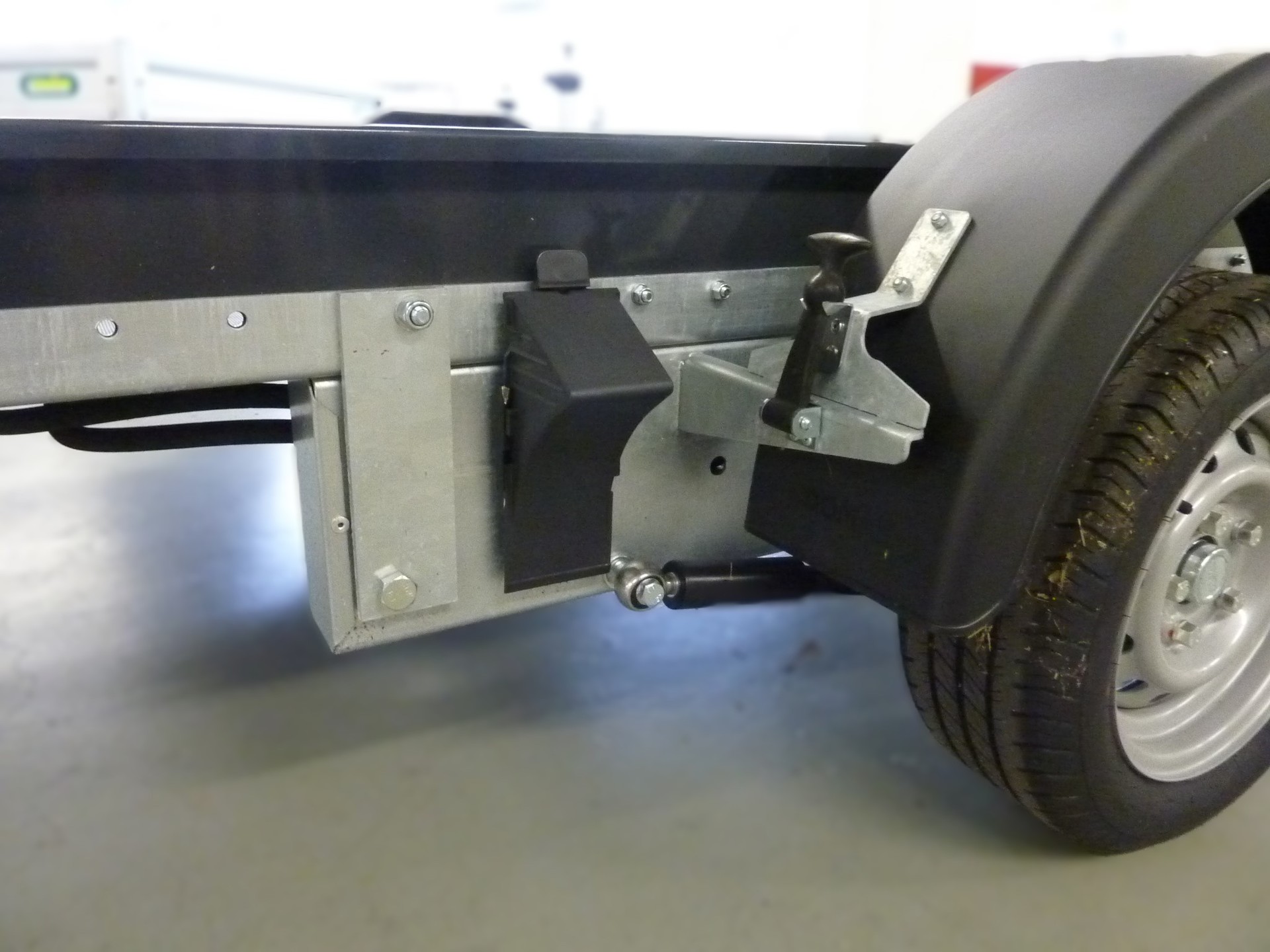 UNSINN UA 2615-14-13 Absenkanhänger 1.400kg-image-13