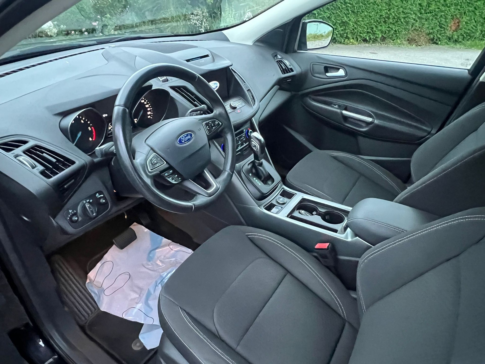 FORD Kuga 2.0 TDCi Business  Mit AHK-image-10