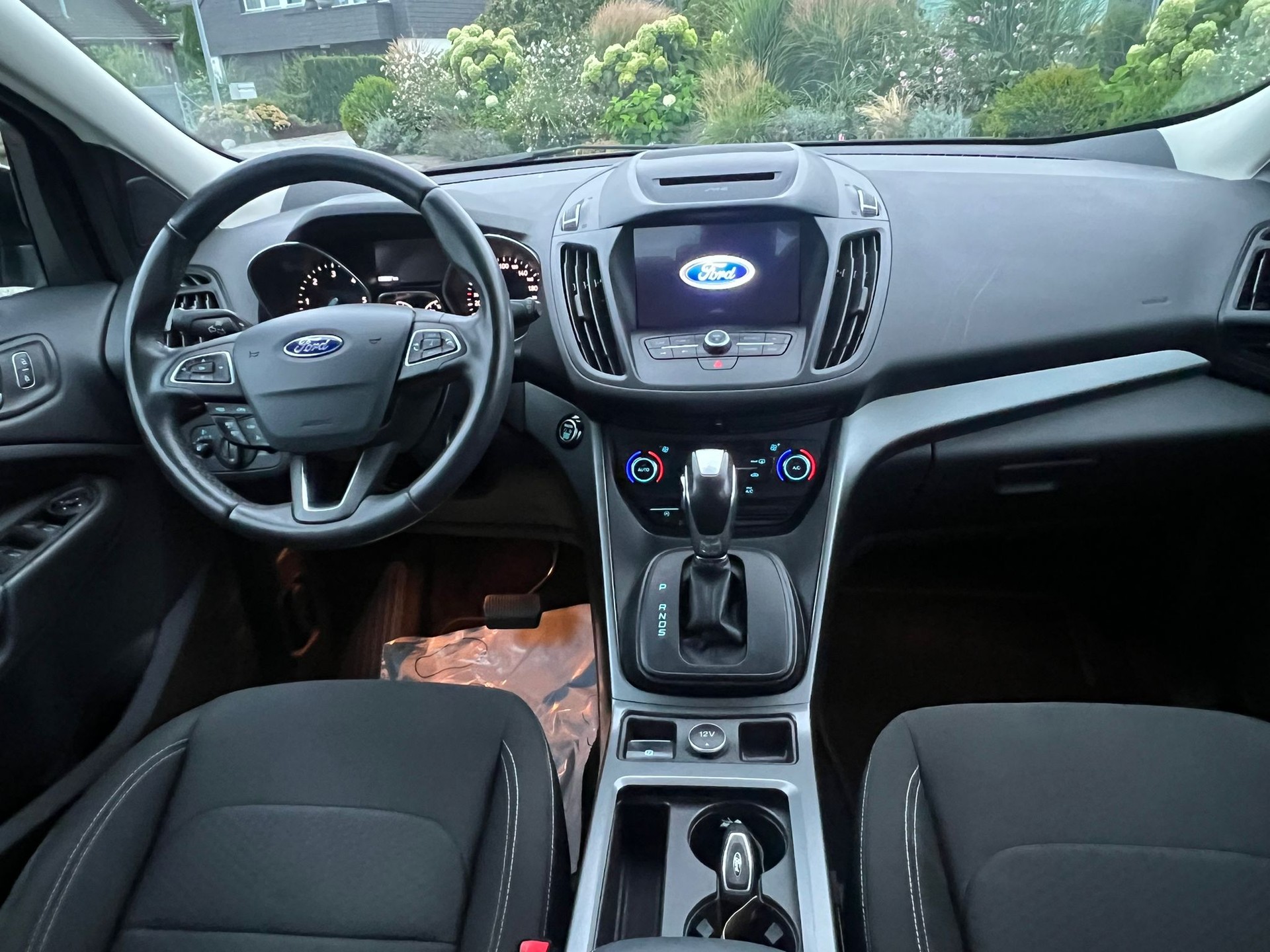 FORD Kuga 2.0 TDCi Business  Mit AHK-image-12