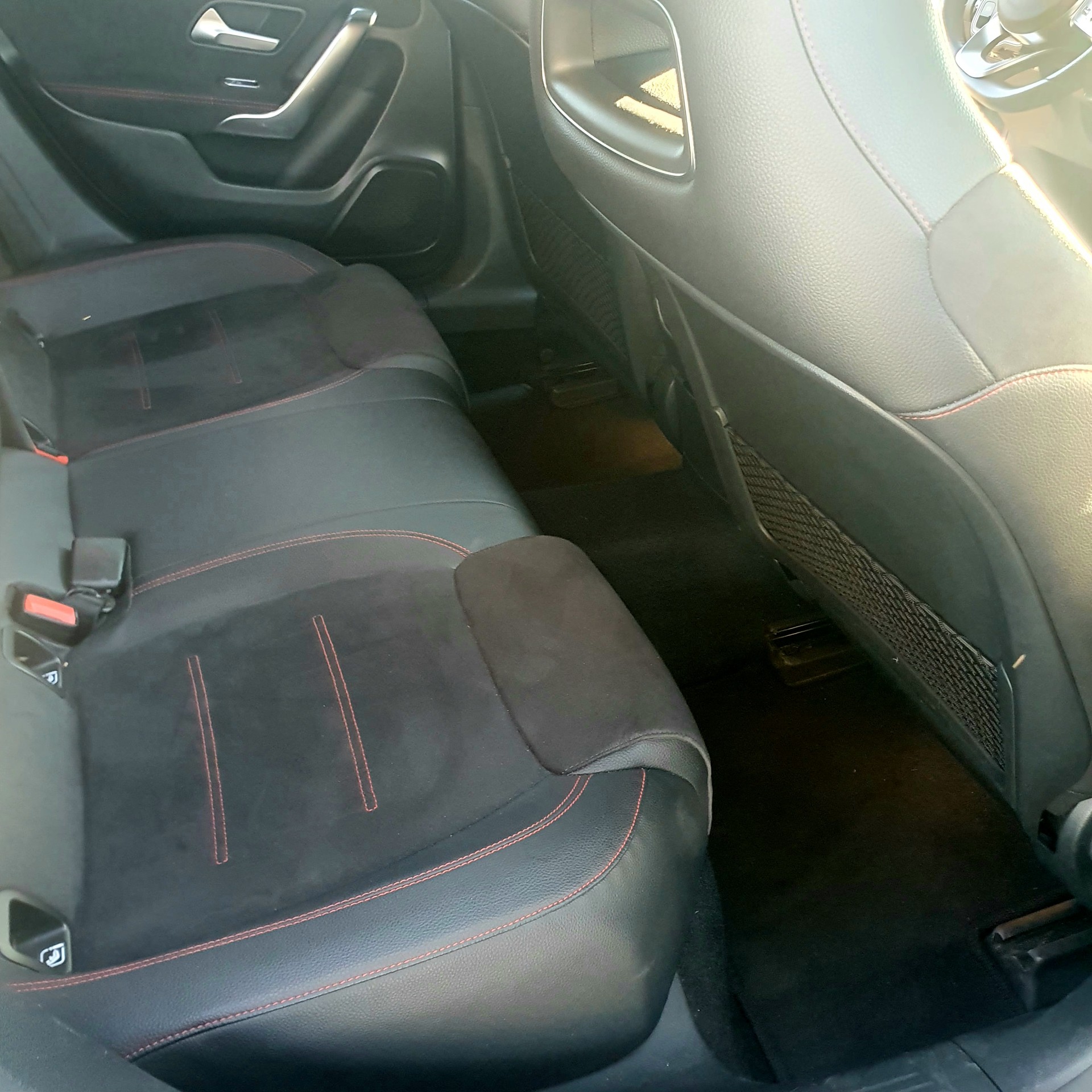 MERCEDES-BENZ A 200 AMG Line 7G-DCT-image-9