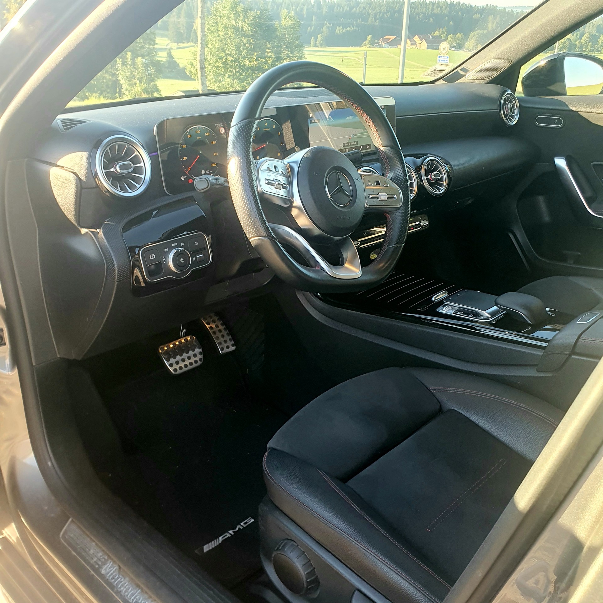 MERCEDES-BENZ A 200 AMG Line 7G-DCT-image-6