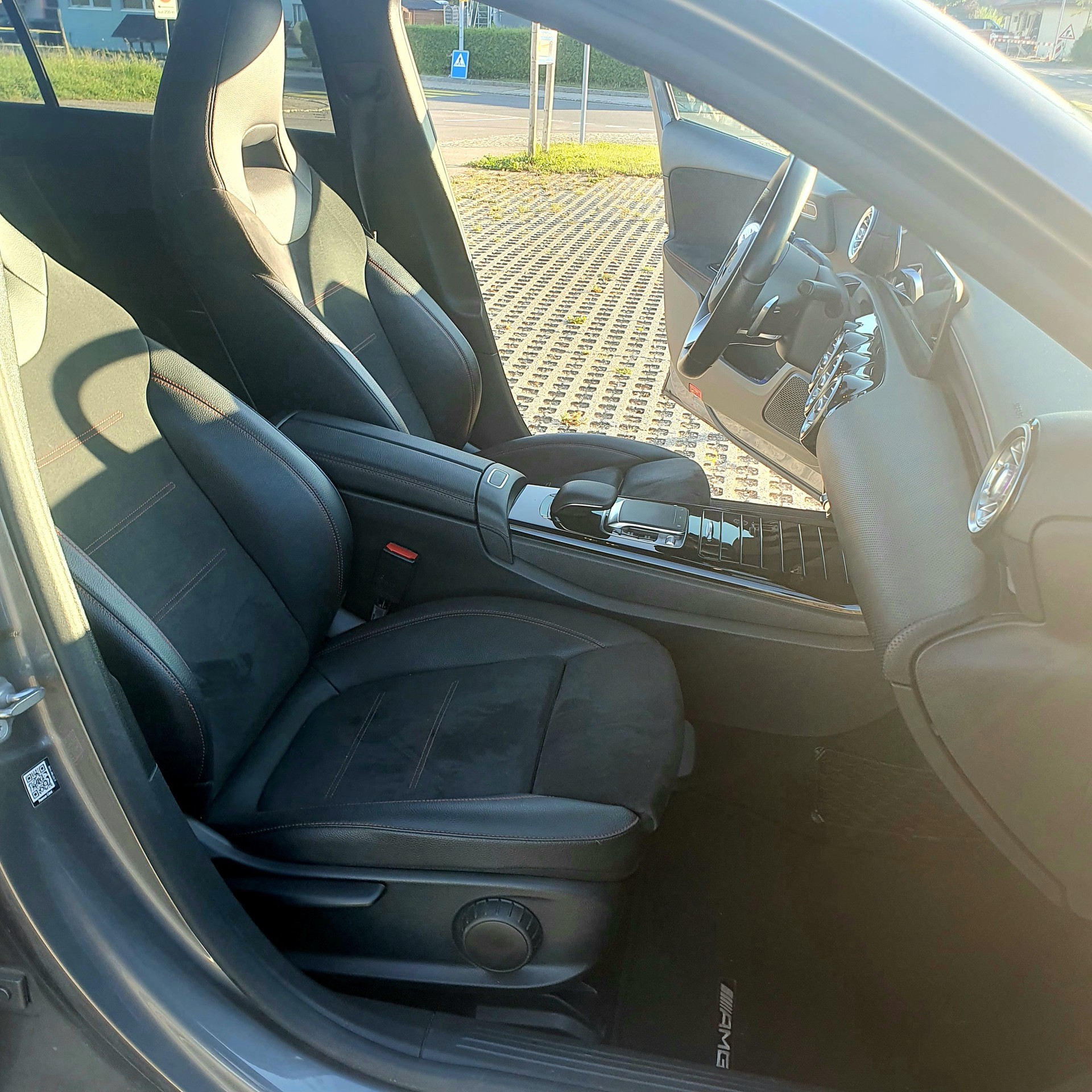 MERCEDES-BENZ A 200 AMG Line 7G-DCT-image-7