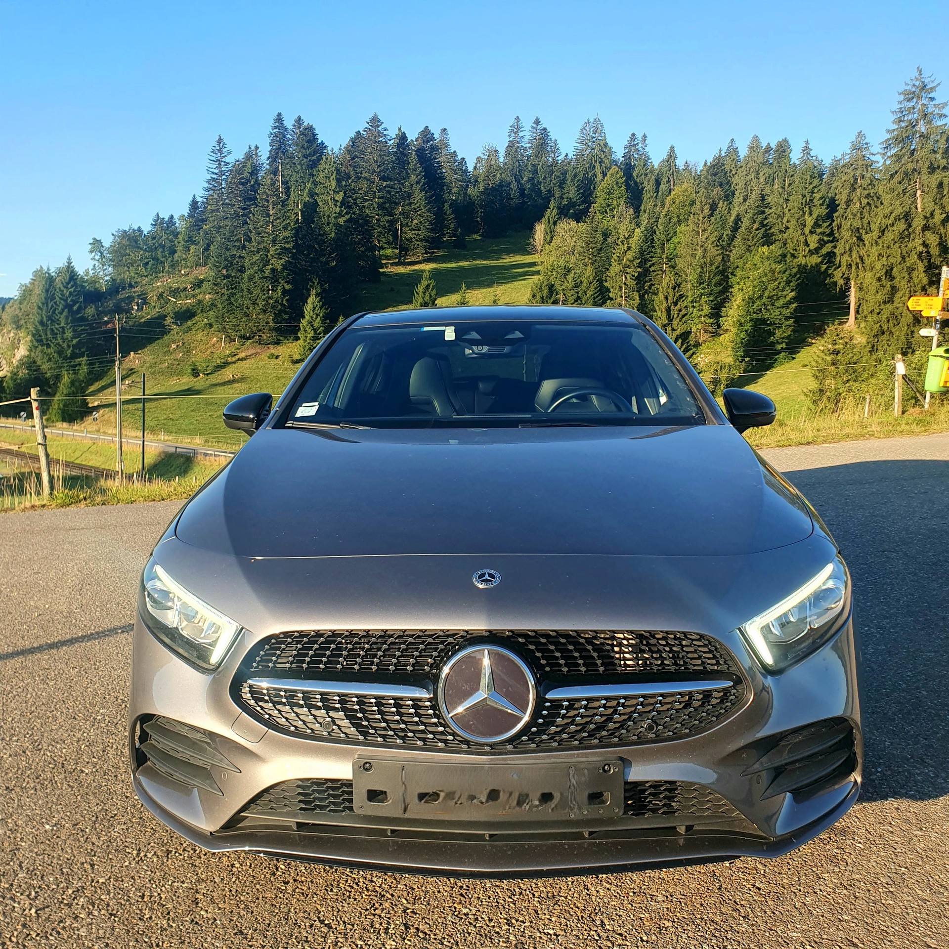 MERCEDES-BENZ A 200 AMG Line 7G-DCT-image-2