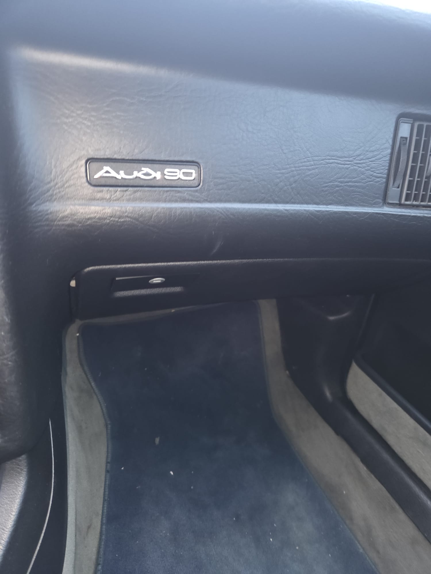 AUDI 90-image-10