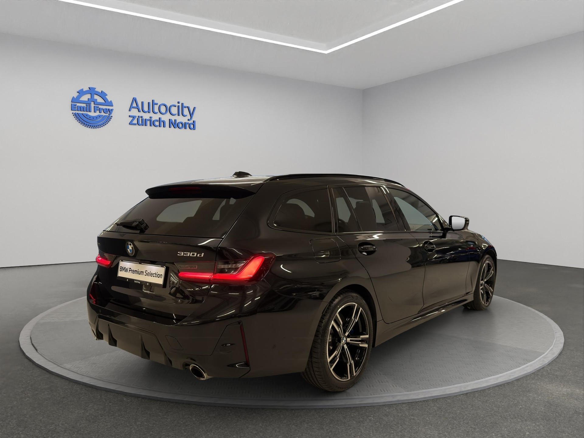 BMW 330d xDrive 48V Touring-showroom-element-1