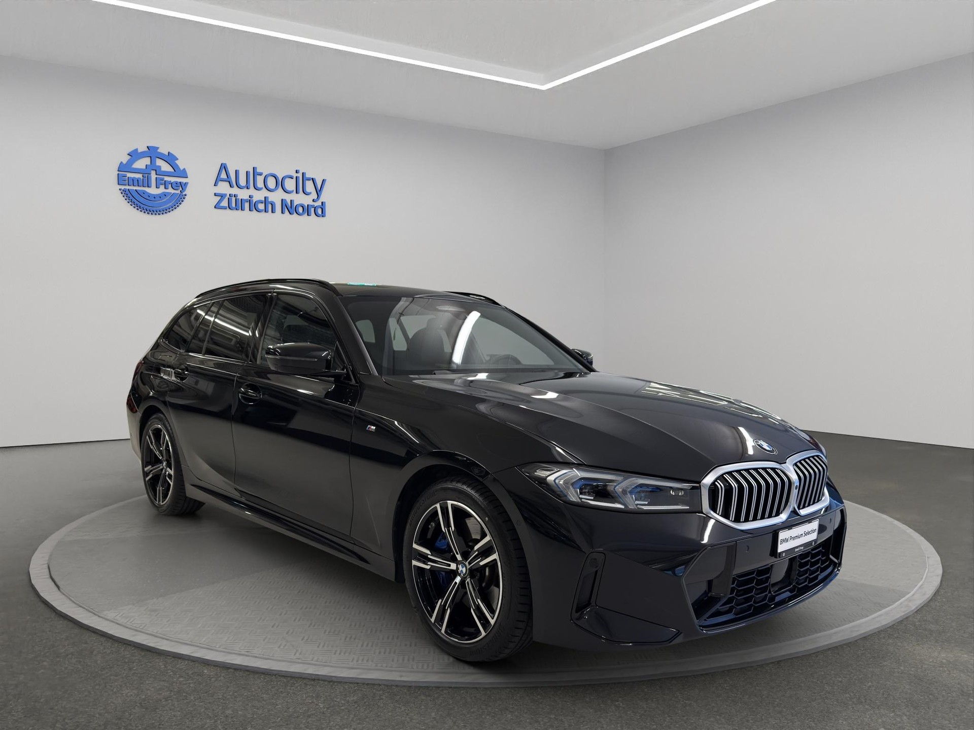 BMW 330d xDrive 48V Touring-showroom-element-2
