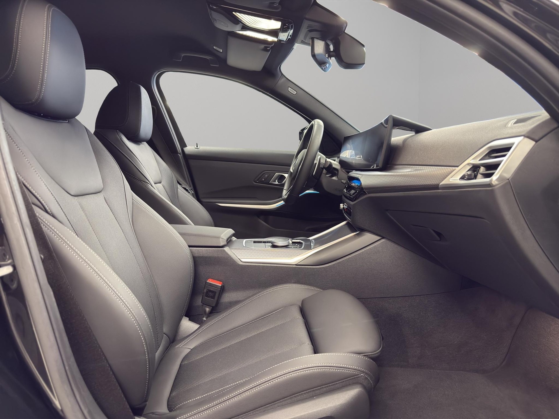BMW 330d xDrive 48V Touring-image-10