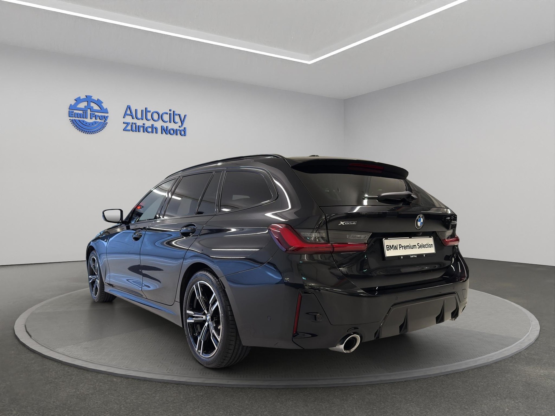 BMW 330d xDrive 48V Touring-showroom-element-3