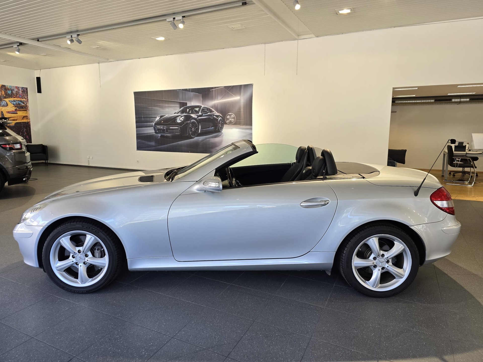 MERCEDES-BENZ SLK 350-showroom-element-3