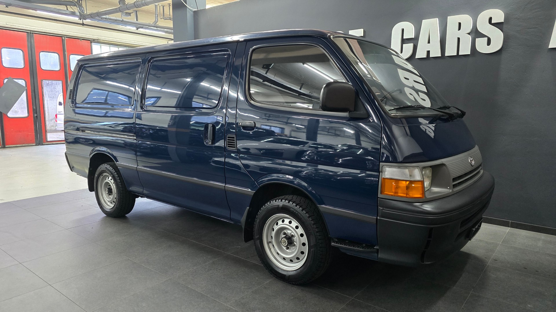 TOYOTA Hiace 2.4 EFI 4X2-image-16